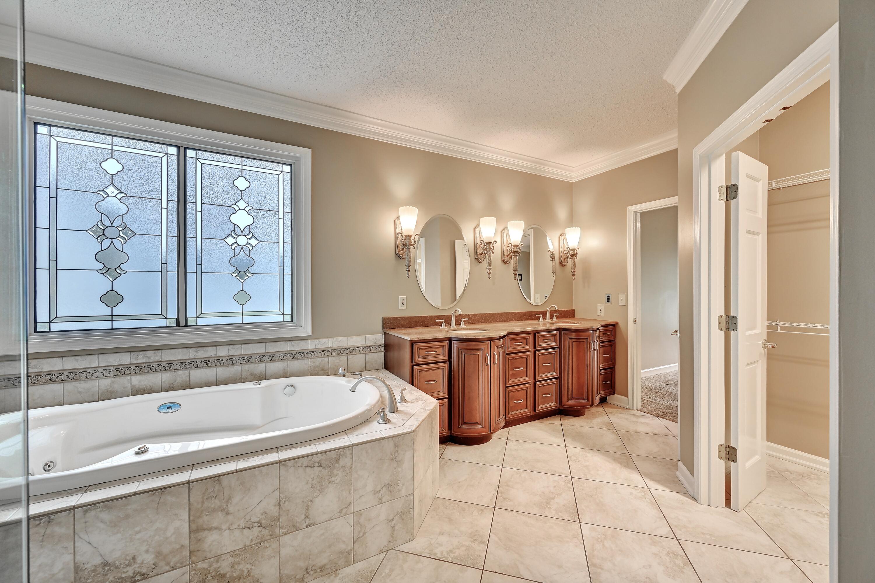 10667 Bridlepath Lane Property Photo 27