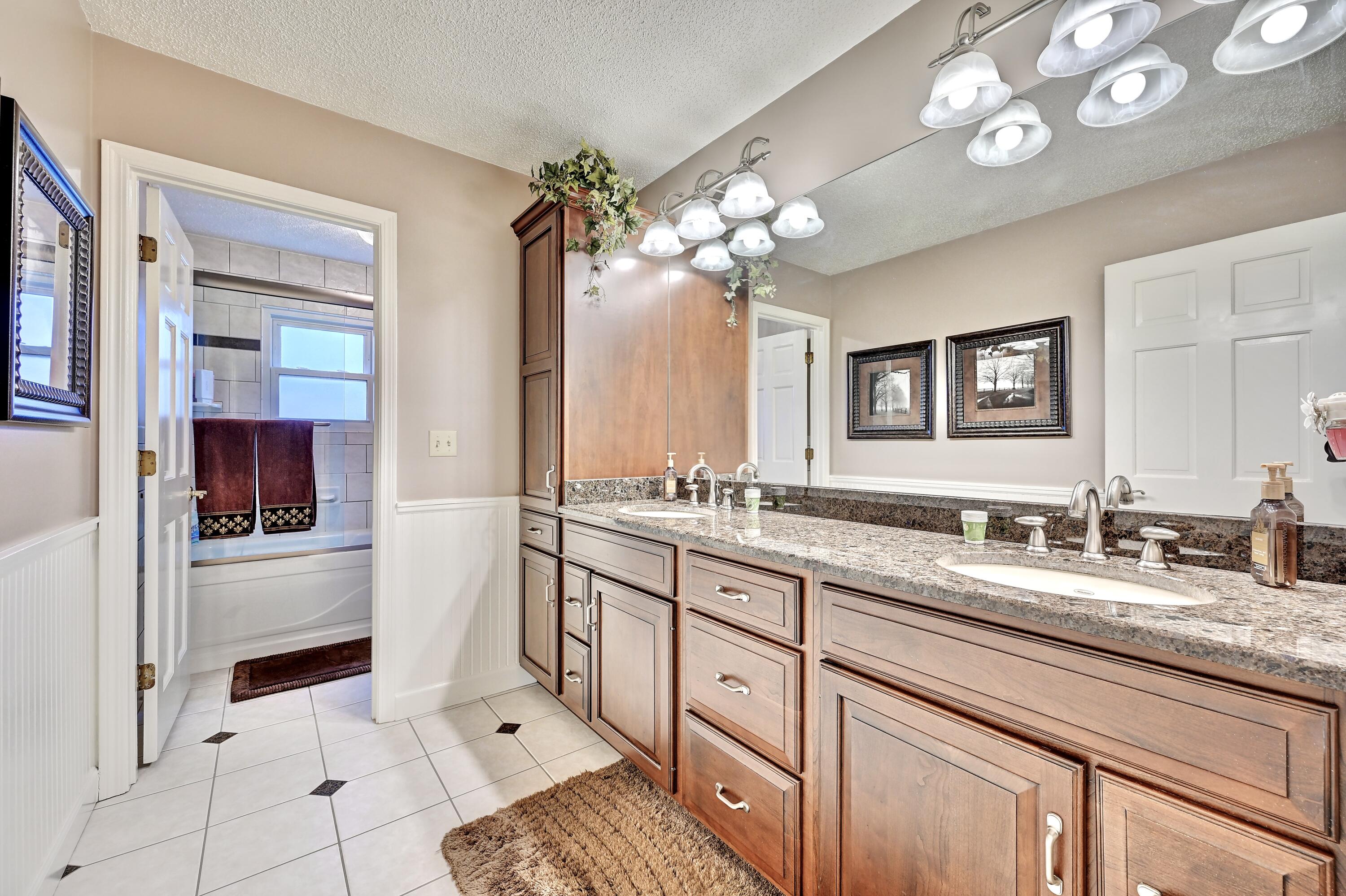 10667 Bridlepath Lane Property Photo 35