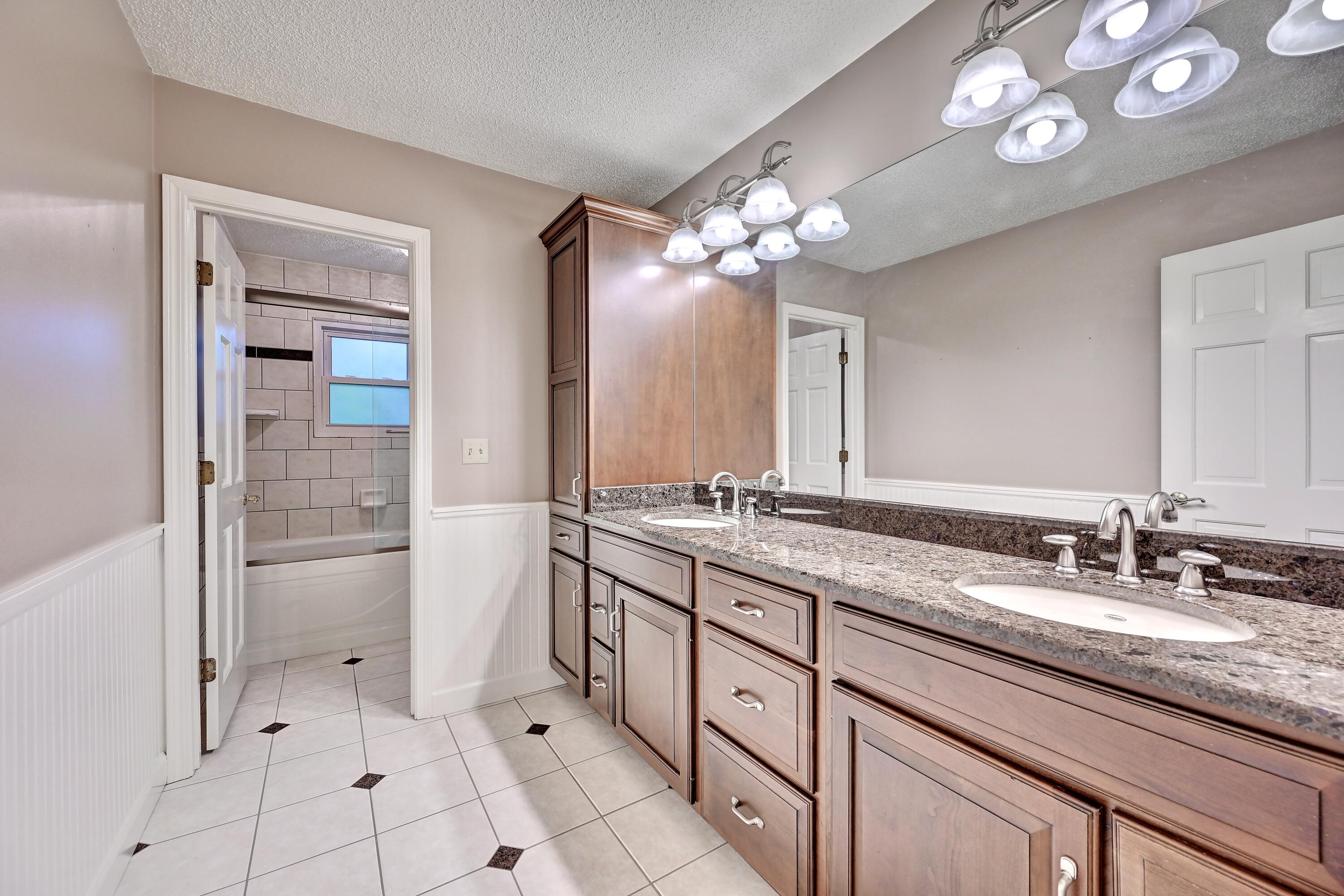 10667 Bridlepath Lane Property Photo 43