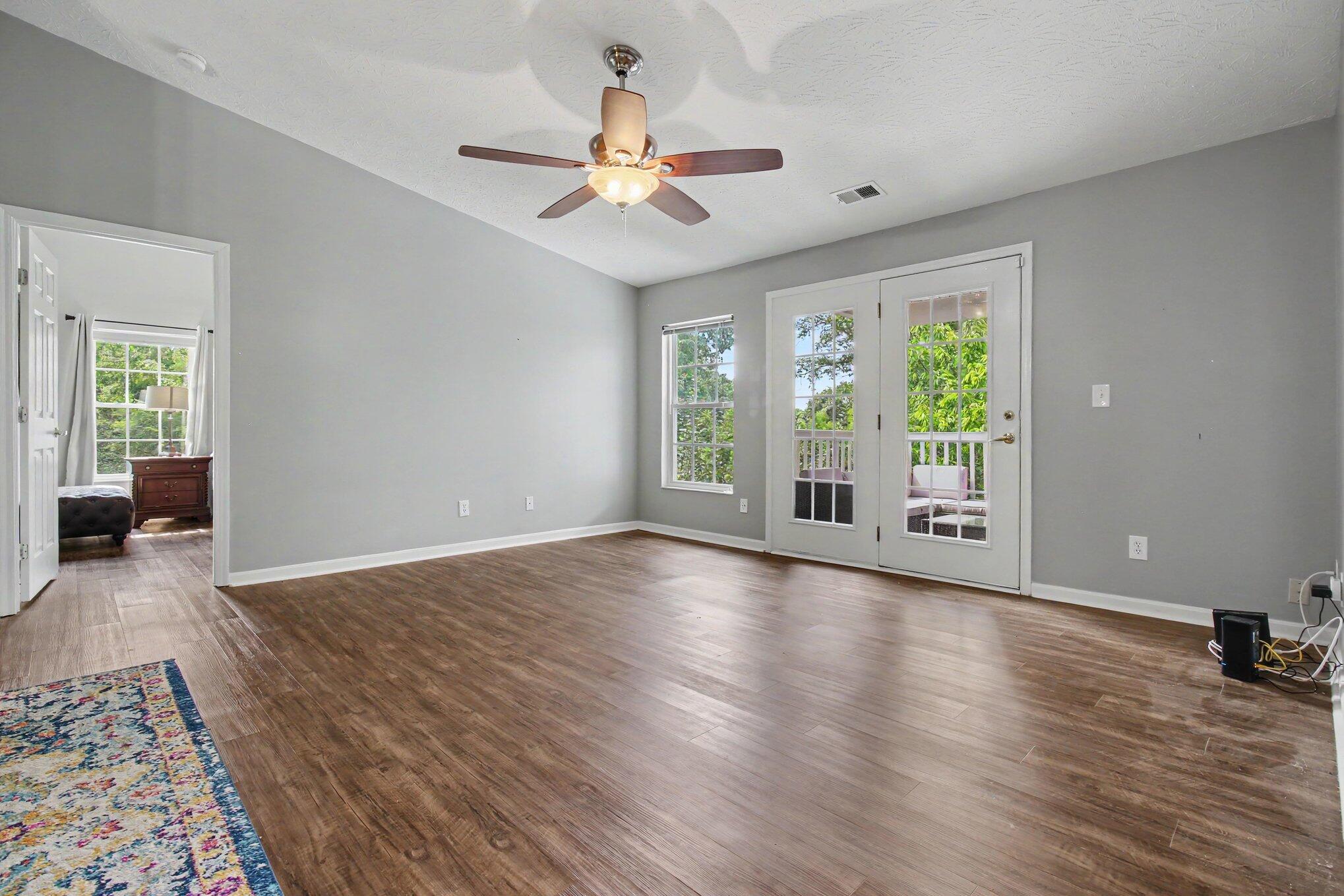 614 Ivy Ridge Drive Property Photo 5
