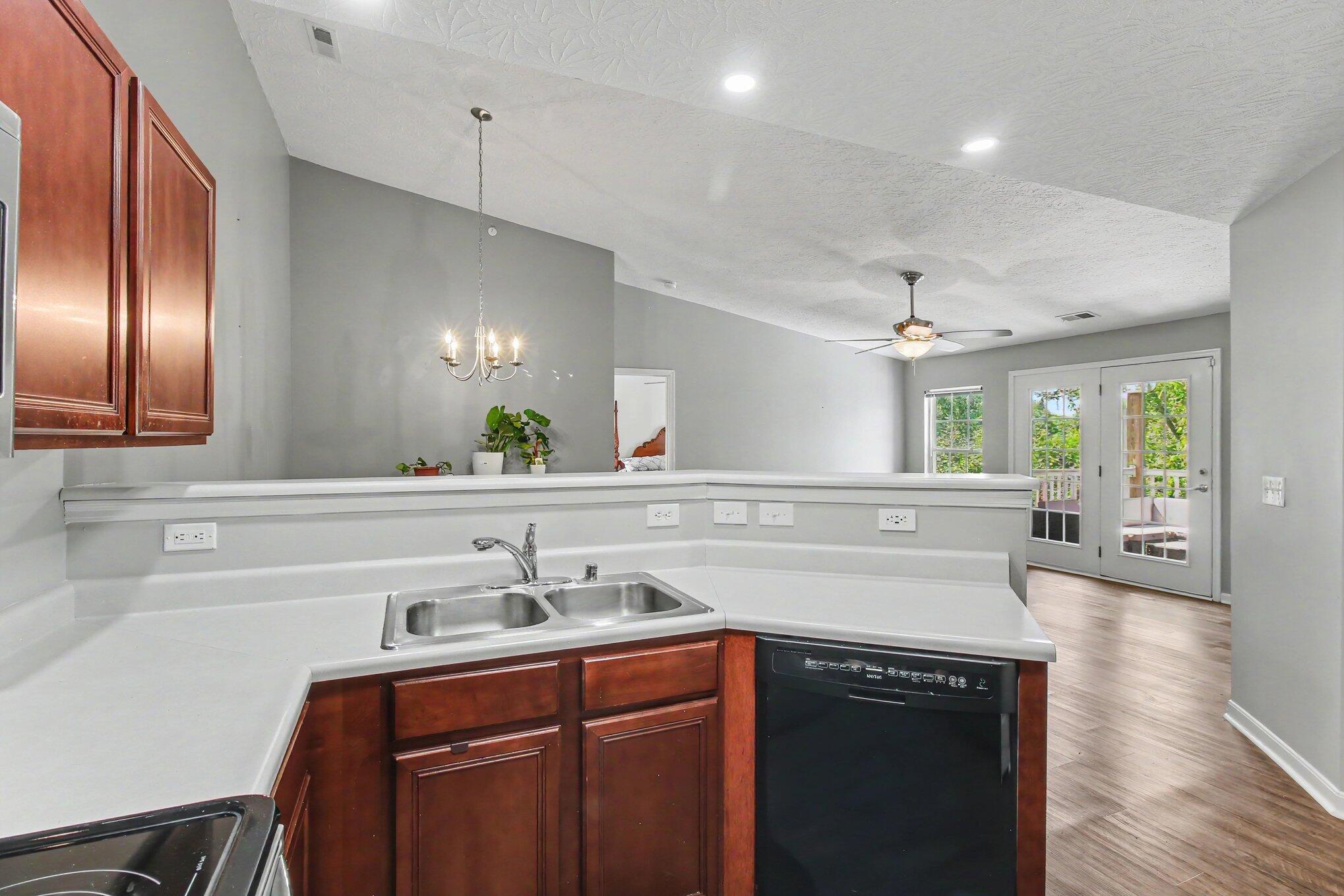 614 Ivy Ridge Drive Property Photo 8