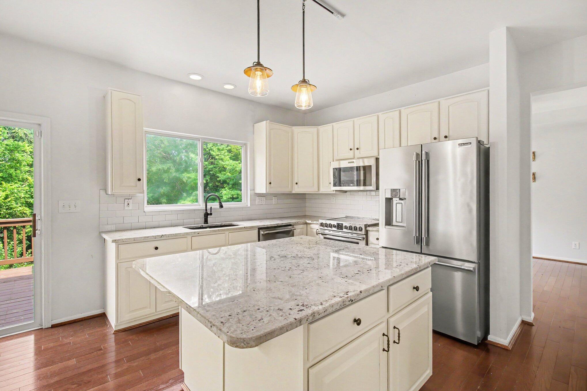 10082 Cedarwood Drive Property Photo 6