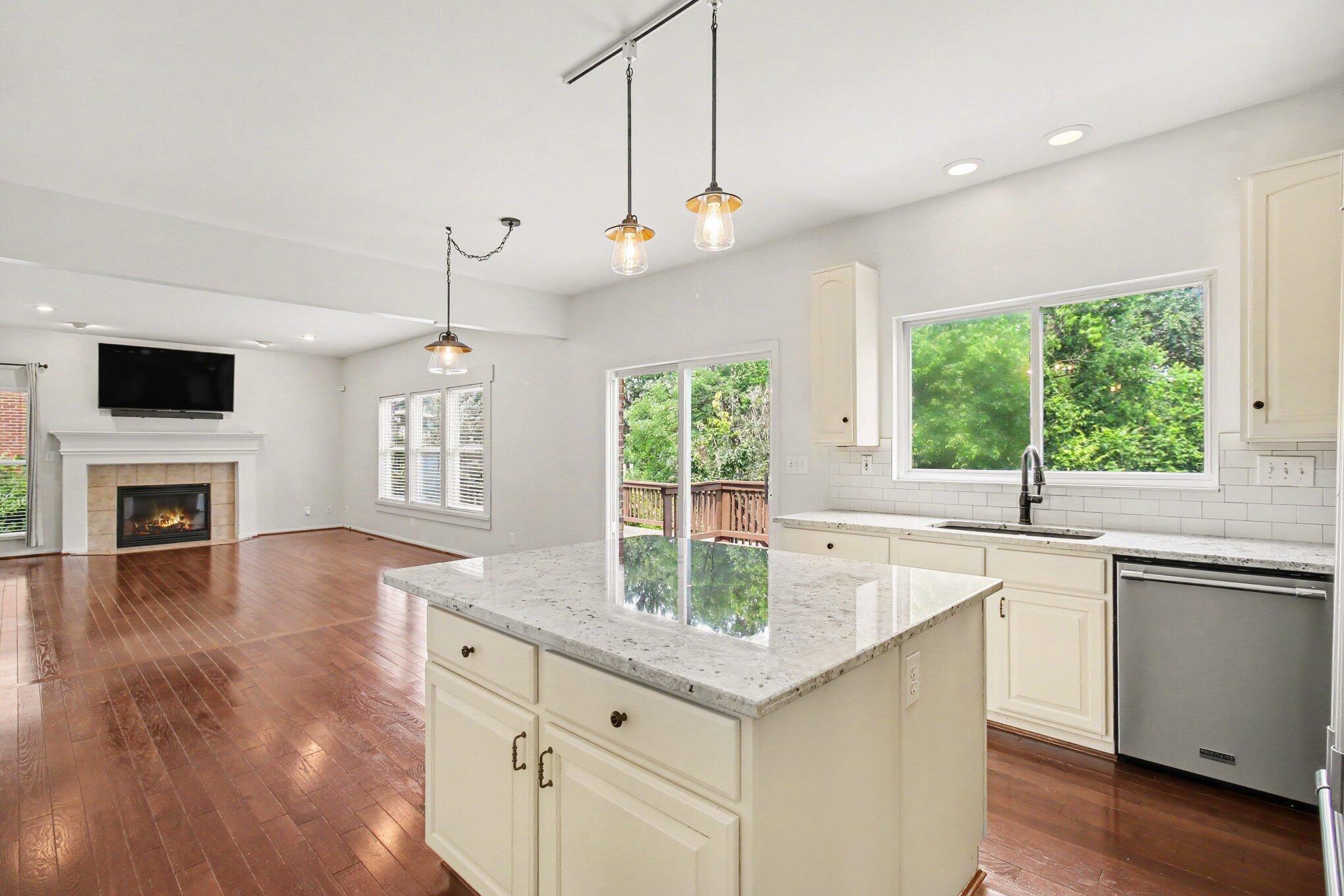 10082 Cedarwood Drive Property Photo 8