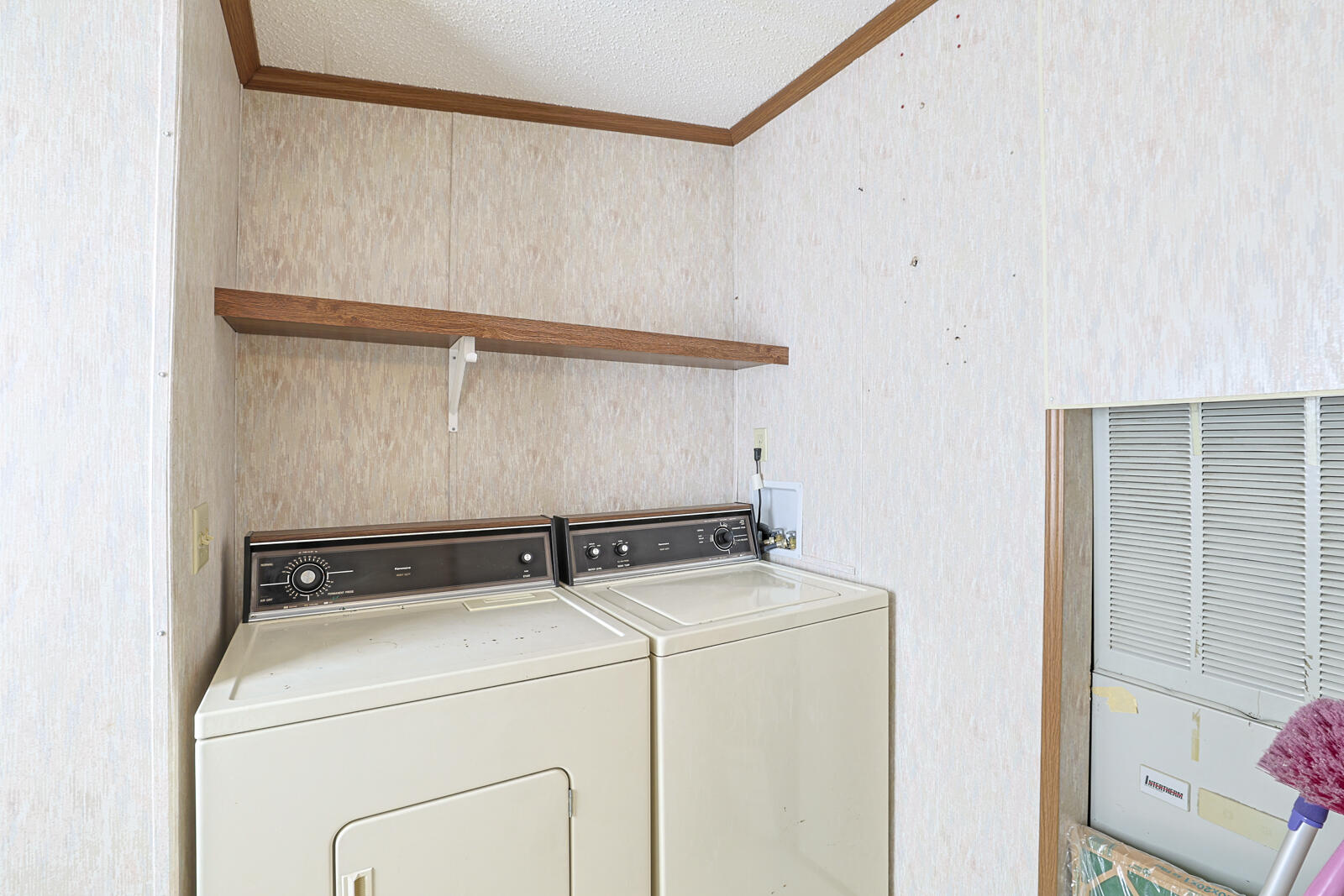 5646 New Drive Property Photo 10