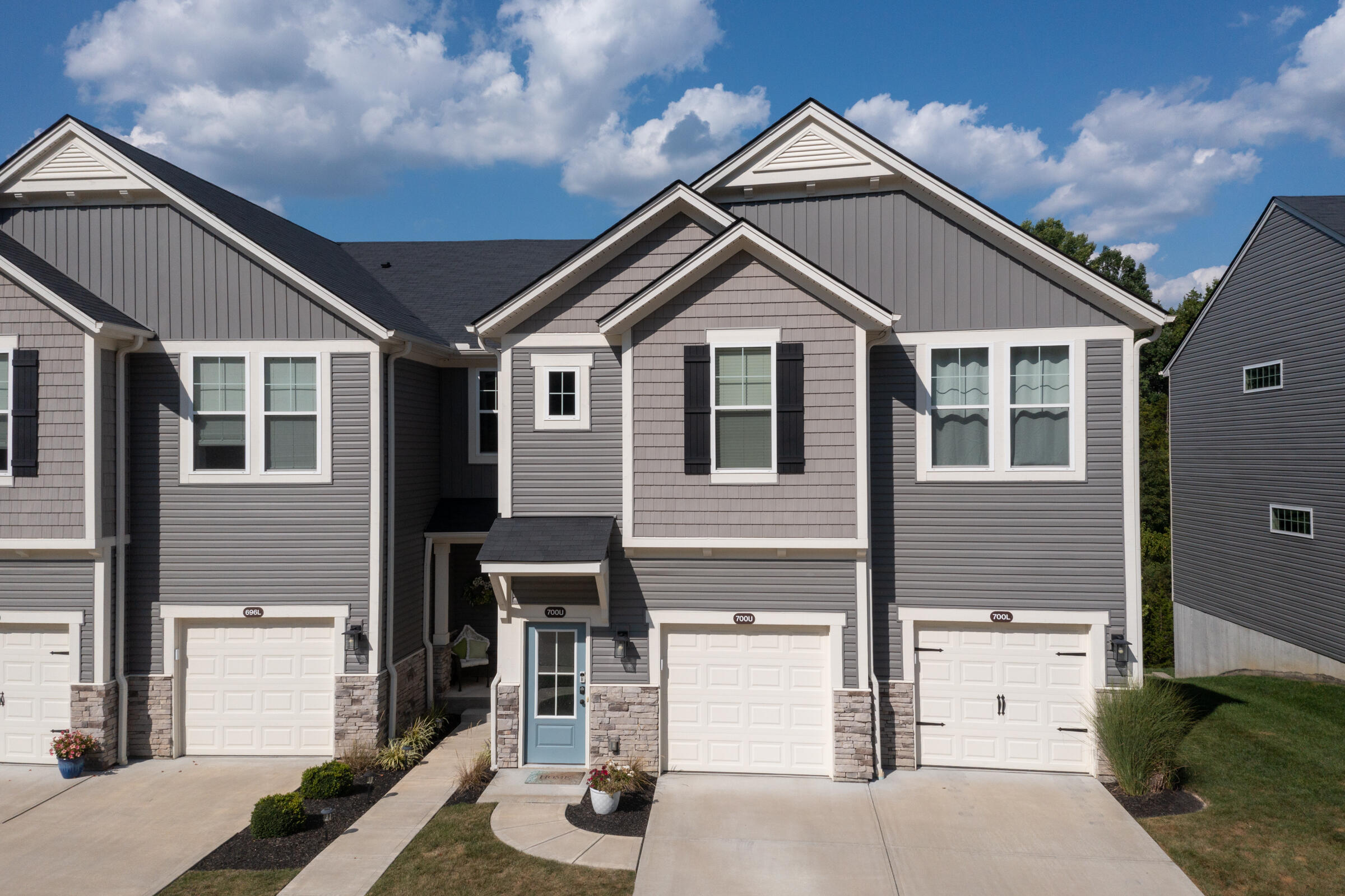700 Streamside Drive Property Photo 1