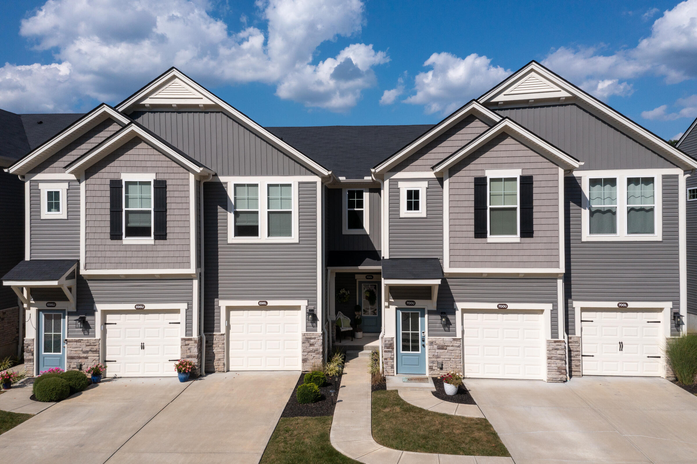 700 Streamside Drive, Upper Property Photo 3