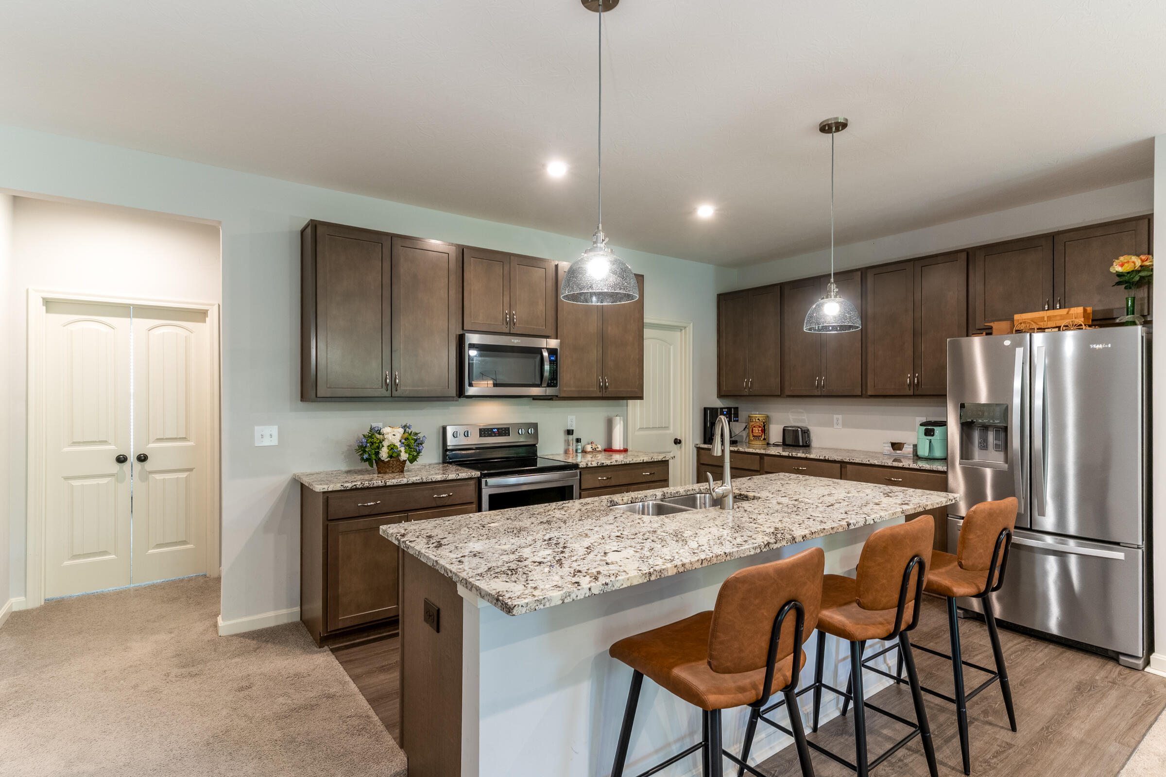 700 Streamside Drive, Upper Property Photo 4