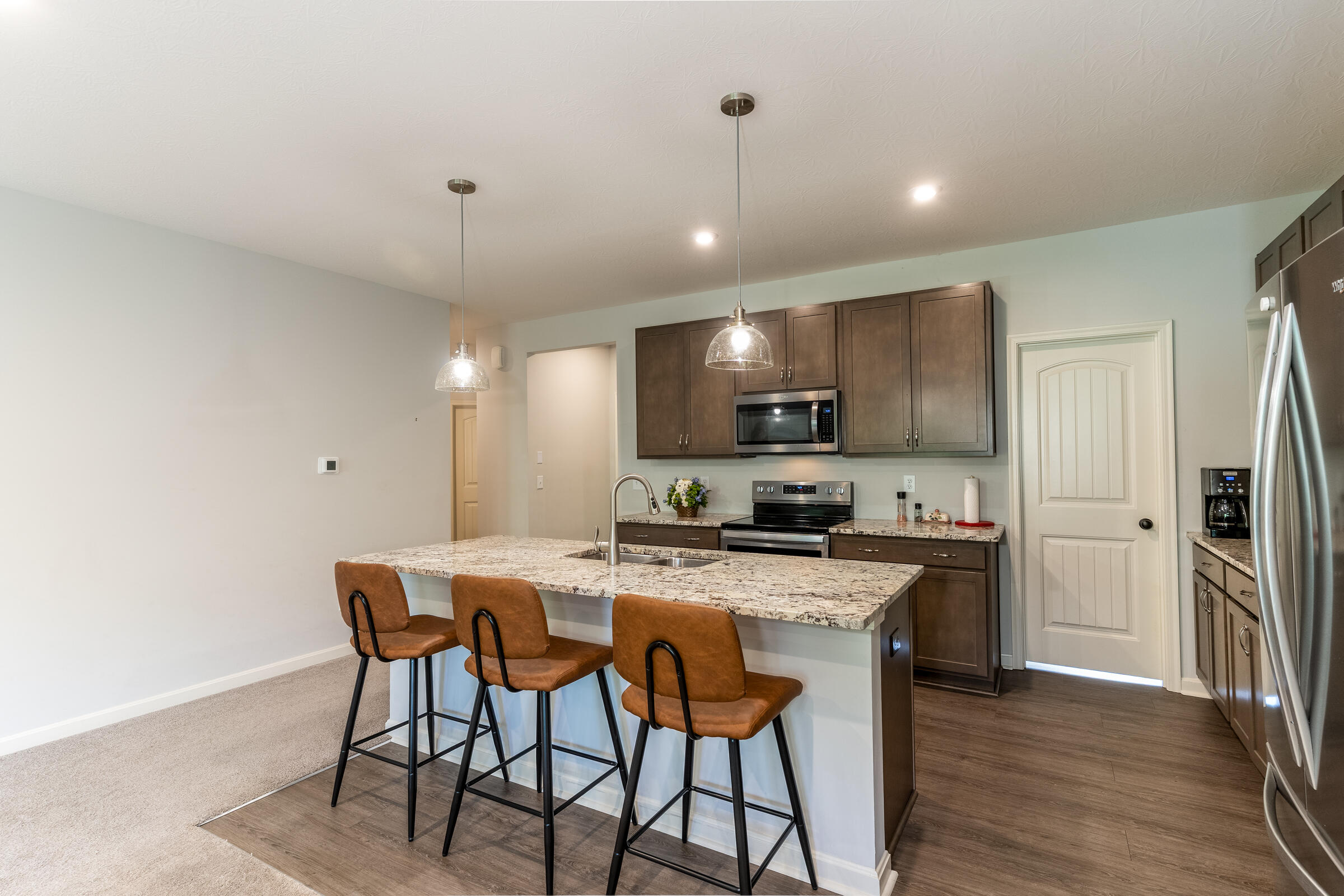 700 Streamside Drive, Upper Property Photo 6