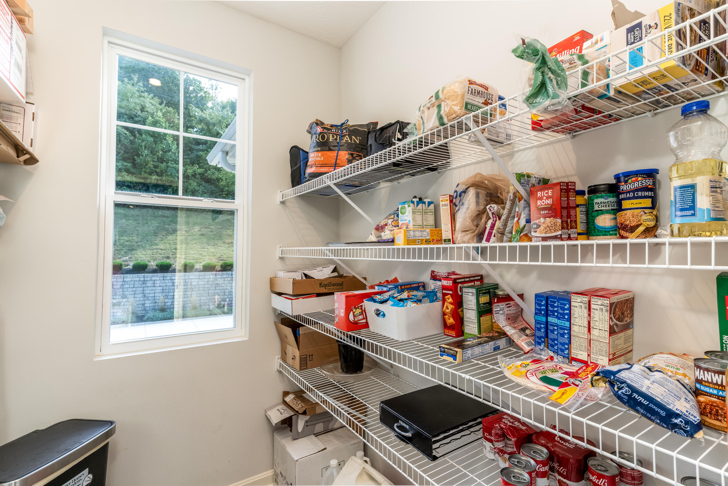 700 Streamside Drive, Upper Property Photo 8