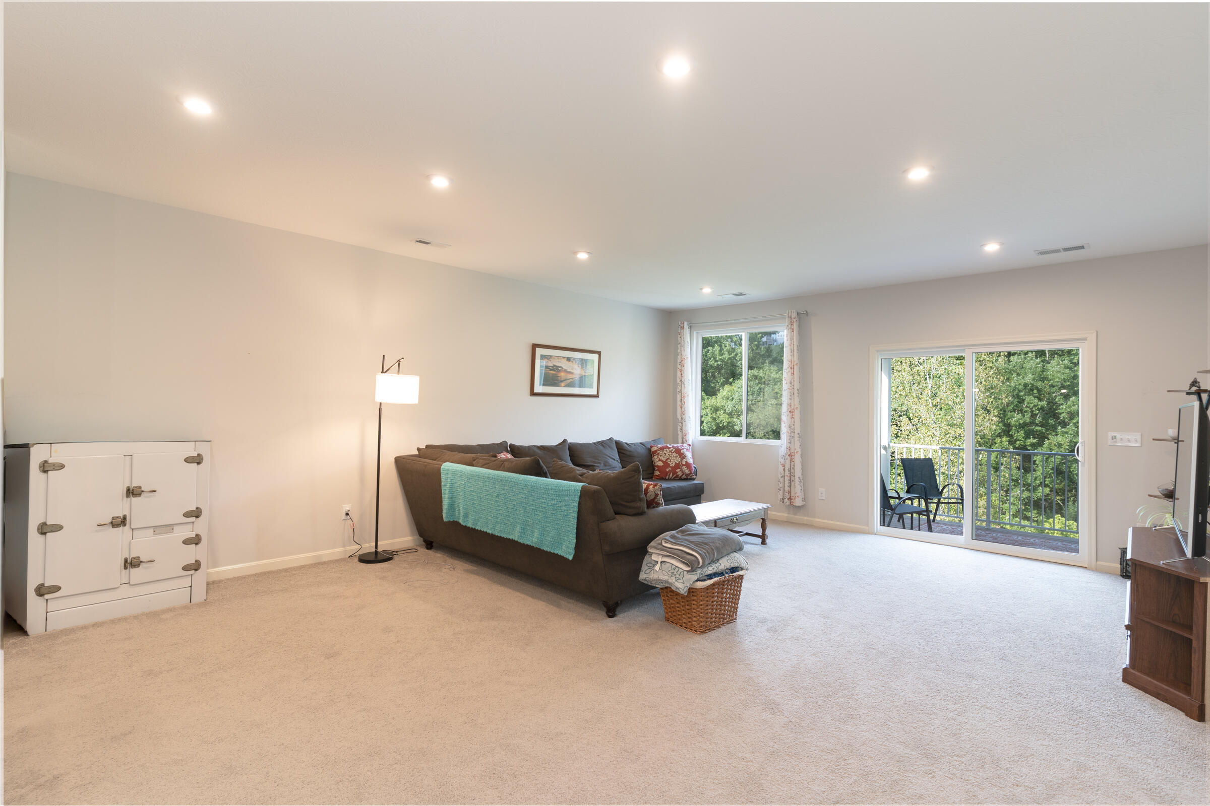 700 Streamside Drive, Upper Property Photo 10