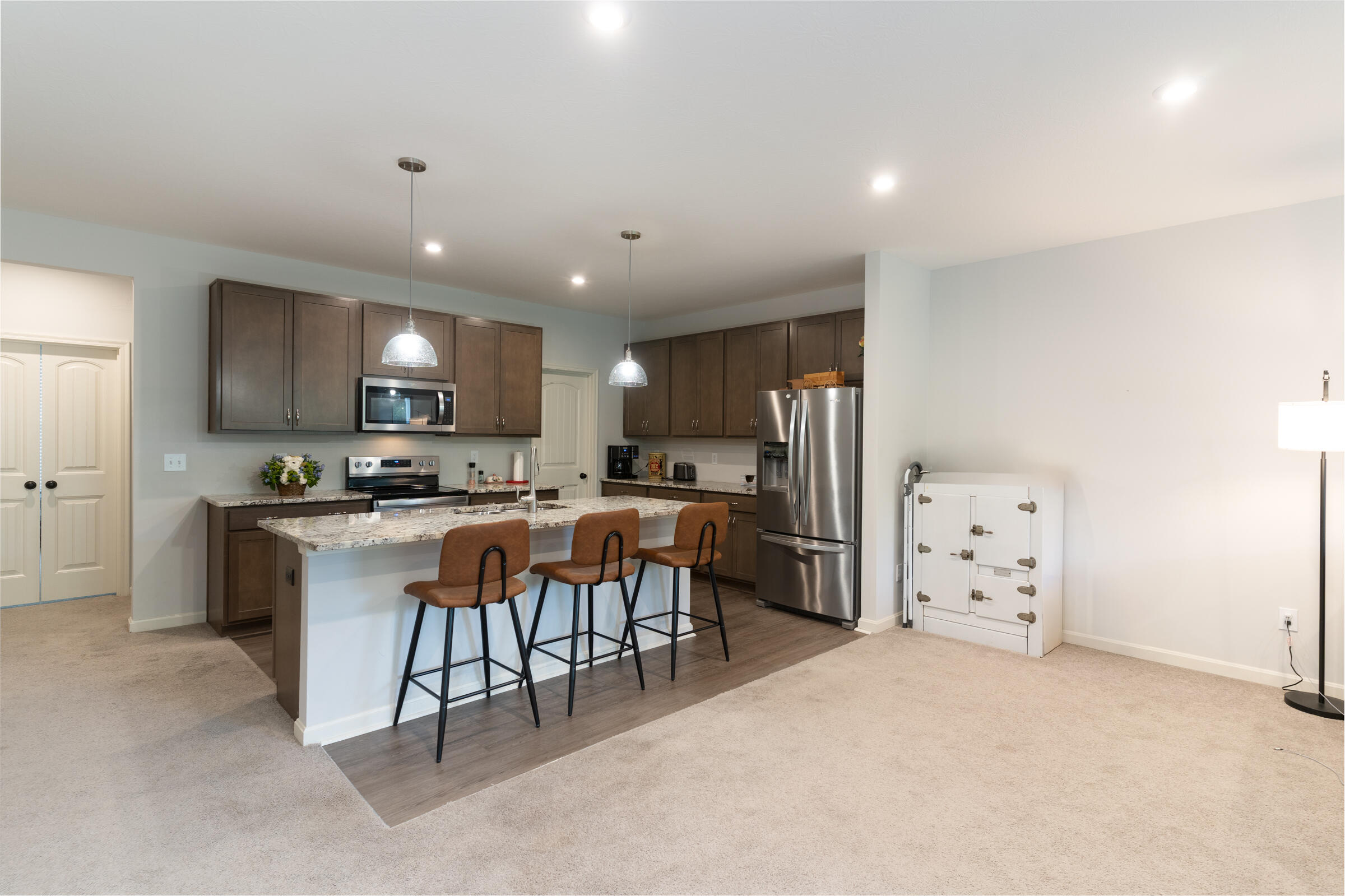 700 Streamside Drive, Upper Property Photo 11