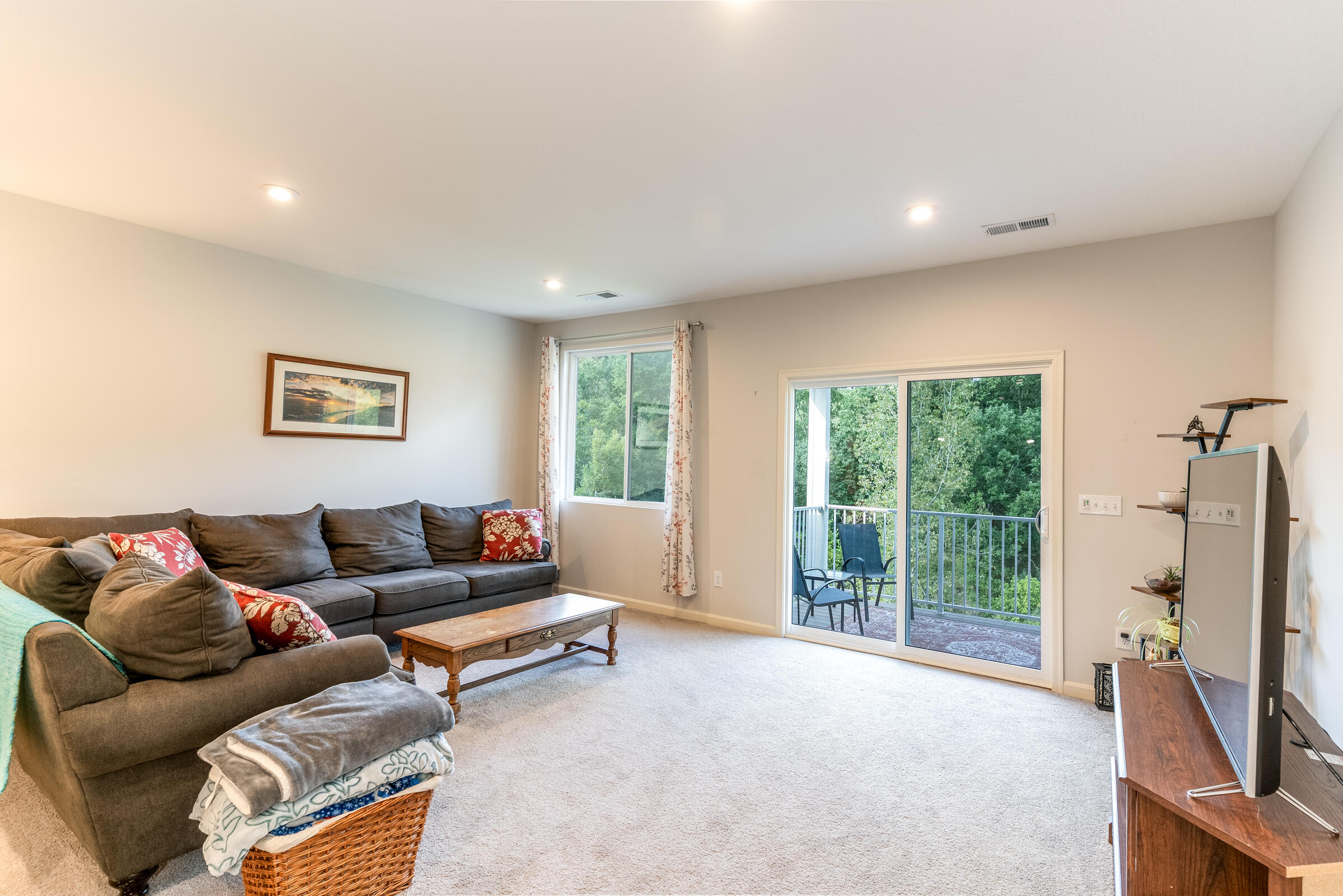 700 Streamside Drive, Upper Property Photo 14