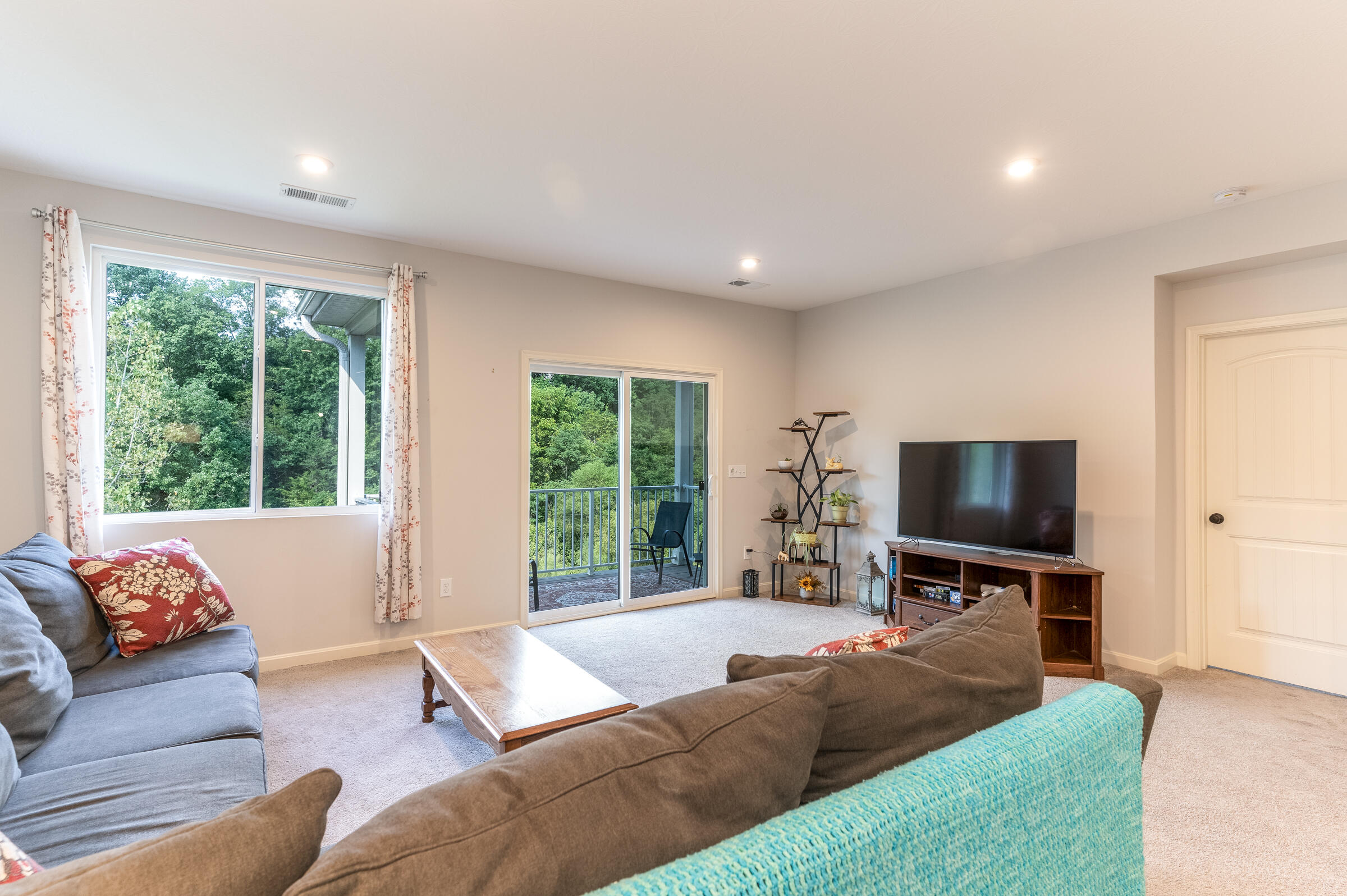 700 Streamside Drive, Upper Property Photo 15