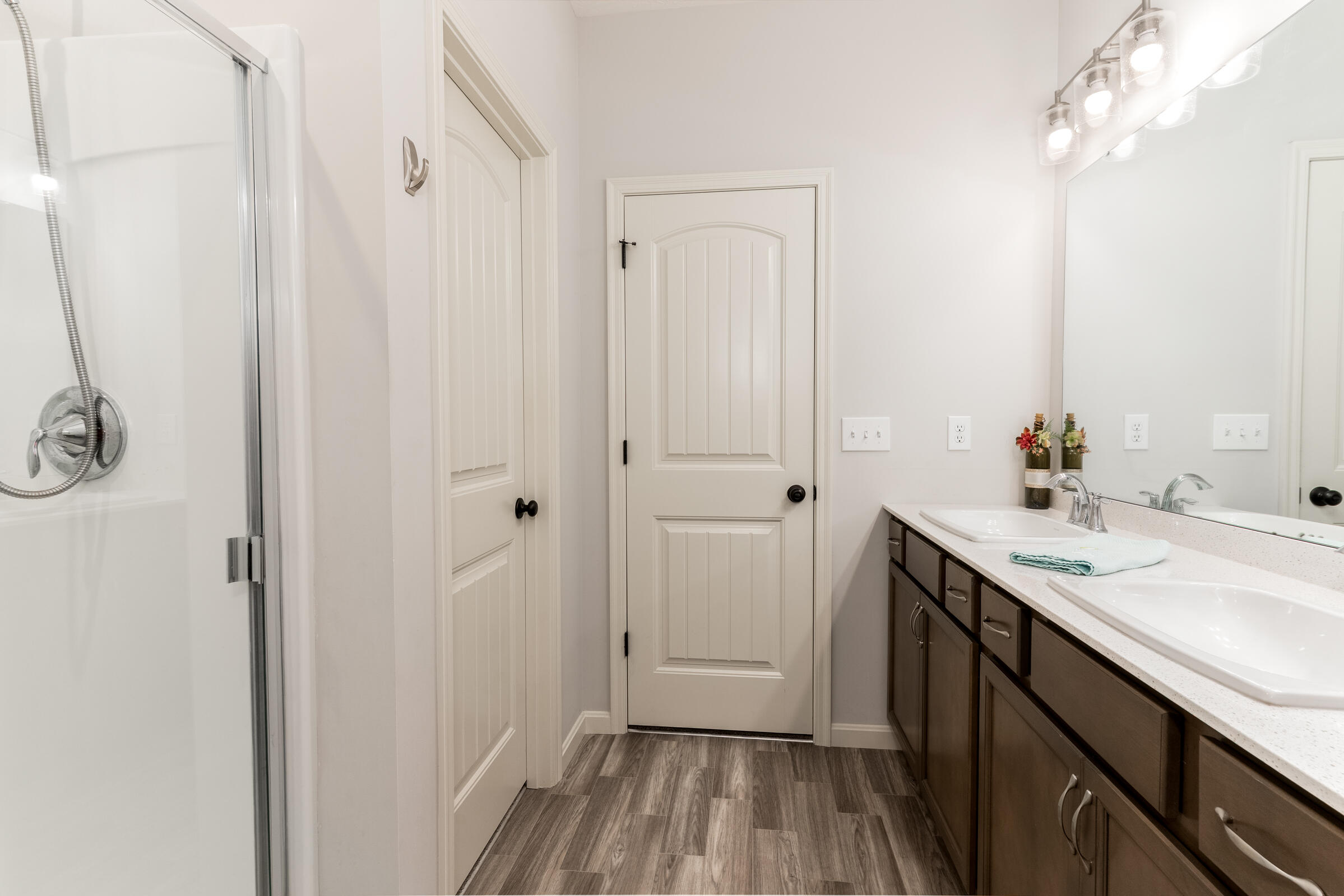 700 Streamside Drive, Upper Property Photo 23