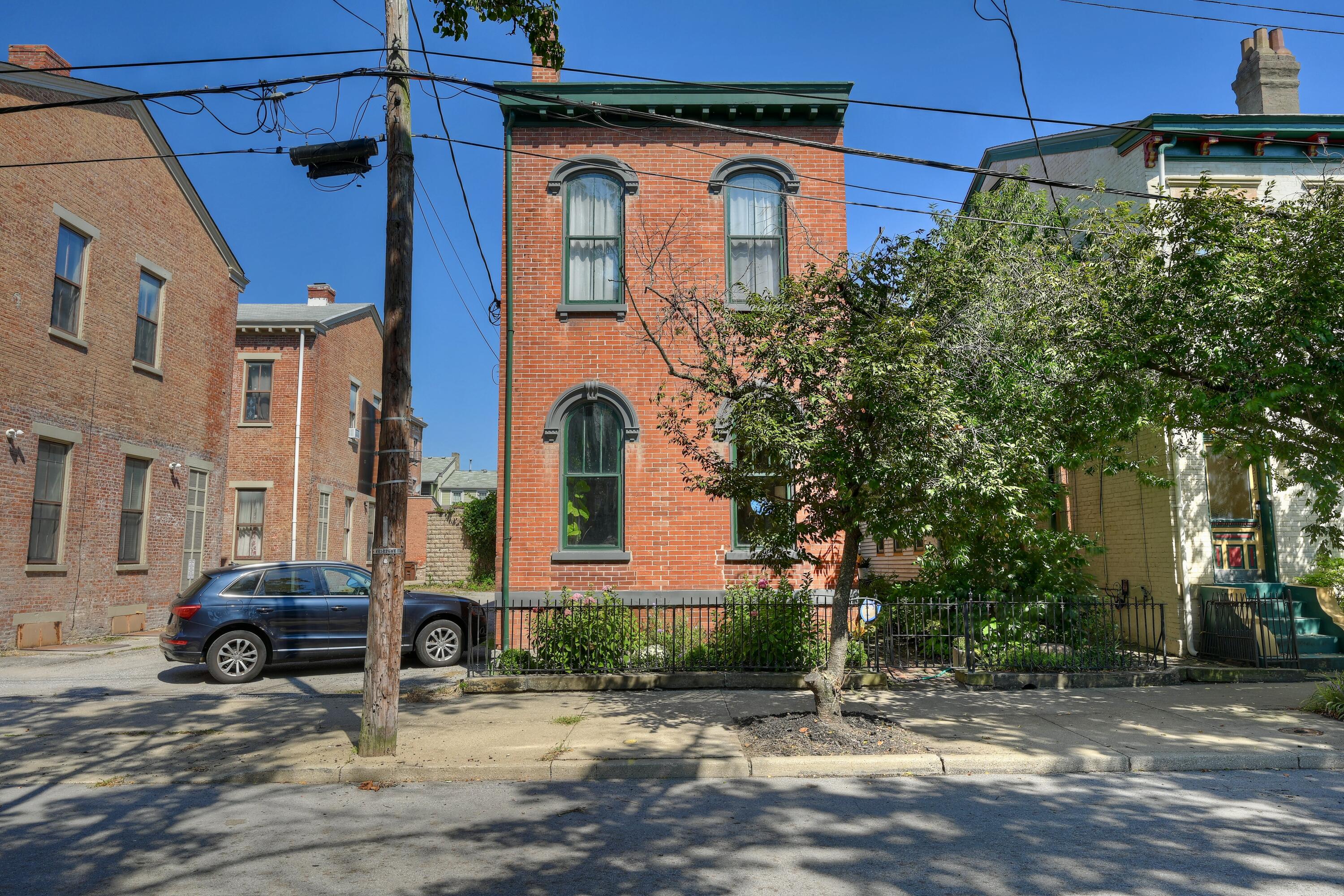 210 E 5th Street Property Photo 2
