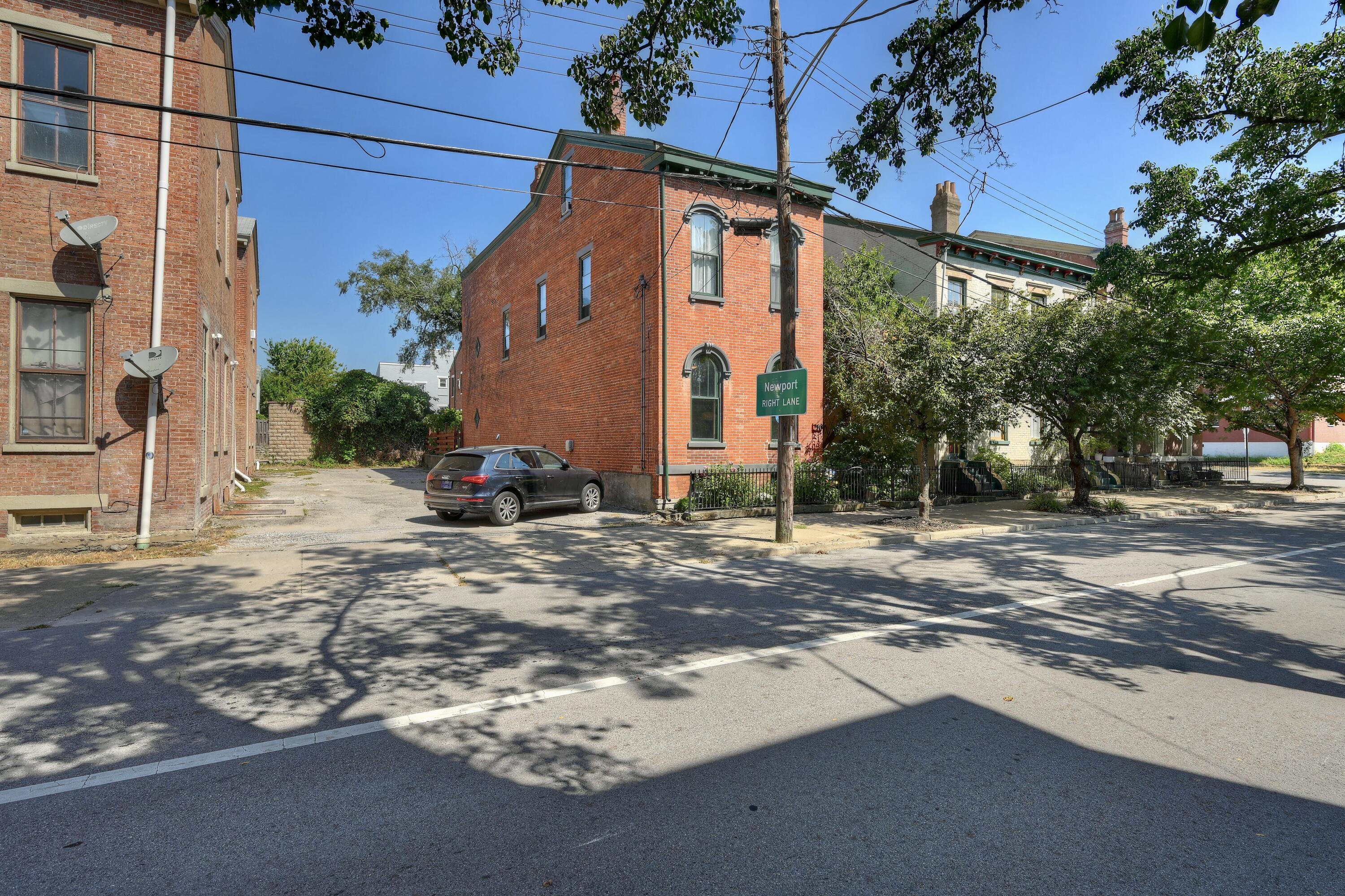 210 E 5th Street Property Photo 3