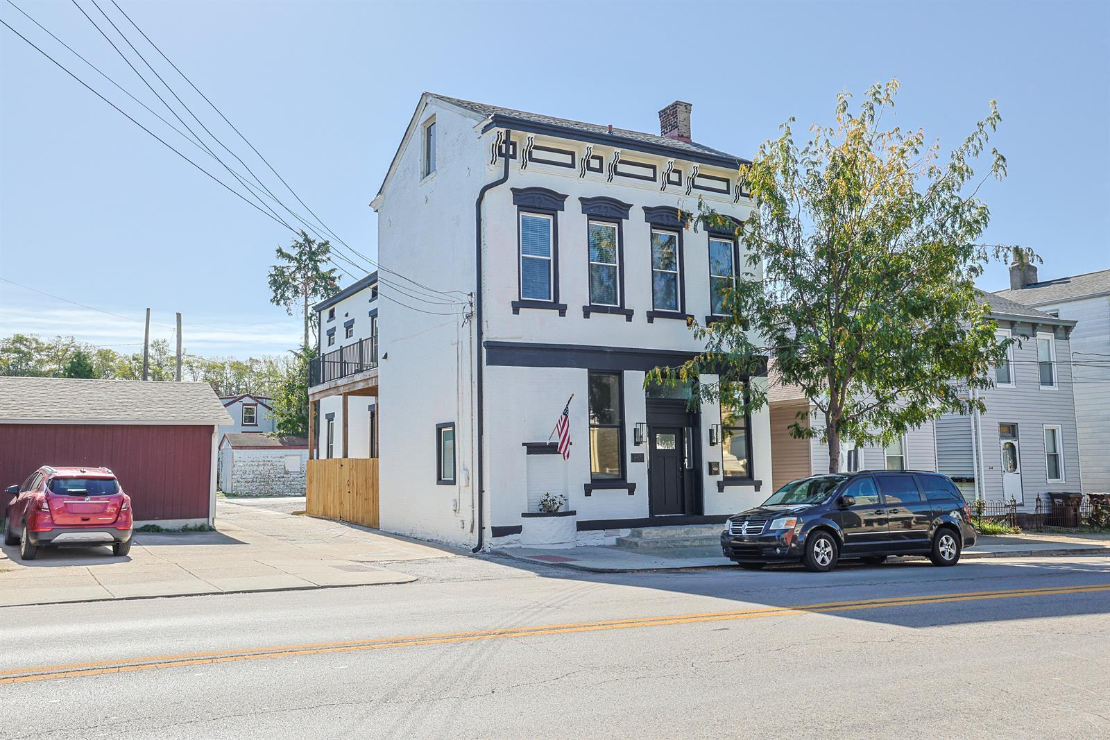 228 E 10th Street Property Photo 1