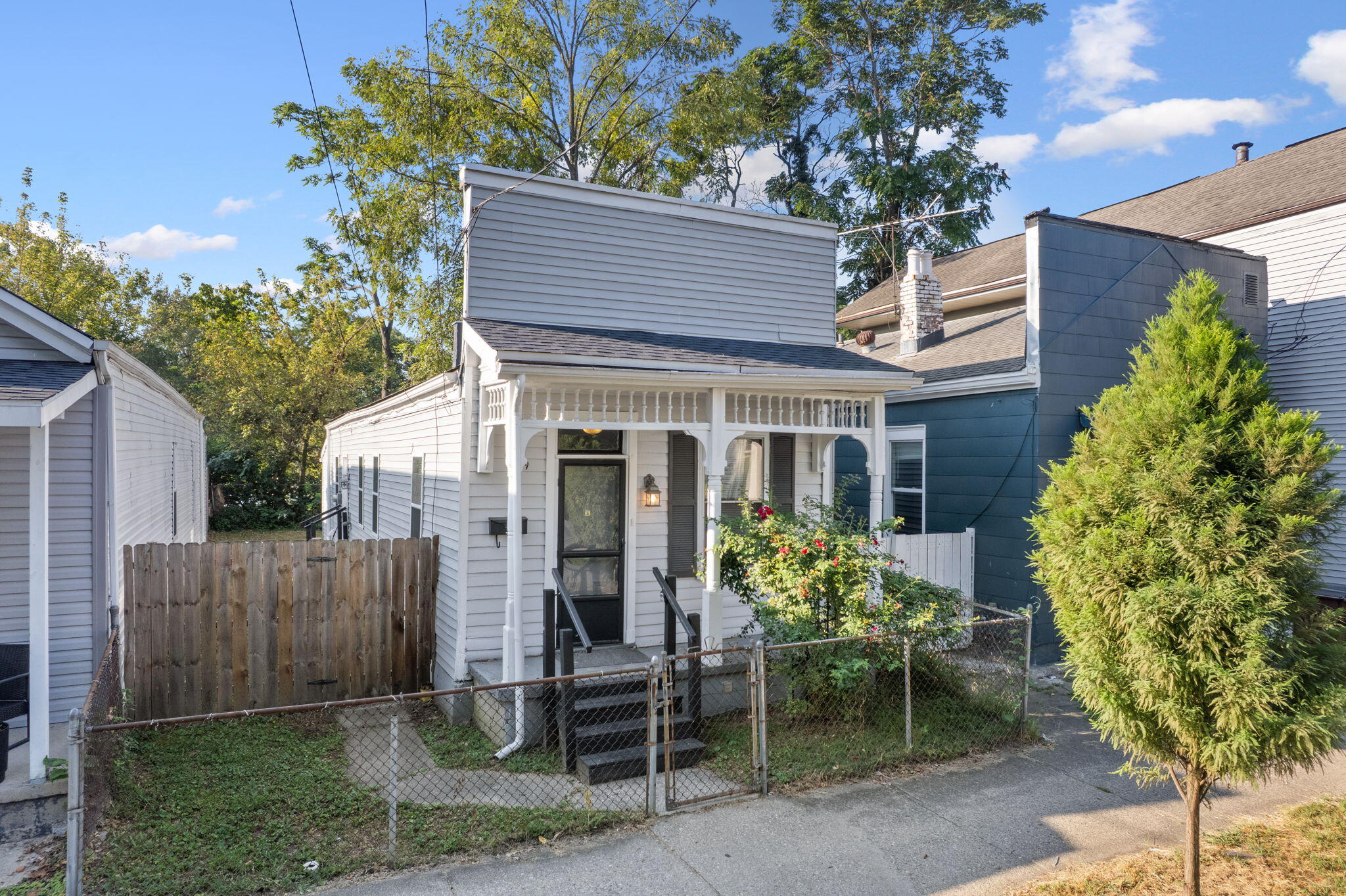 309 E 13th Street Property Photo 1