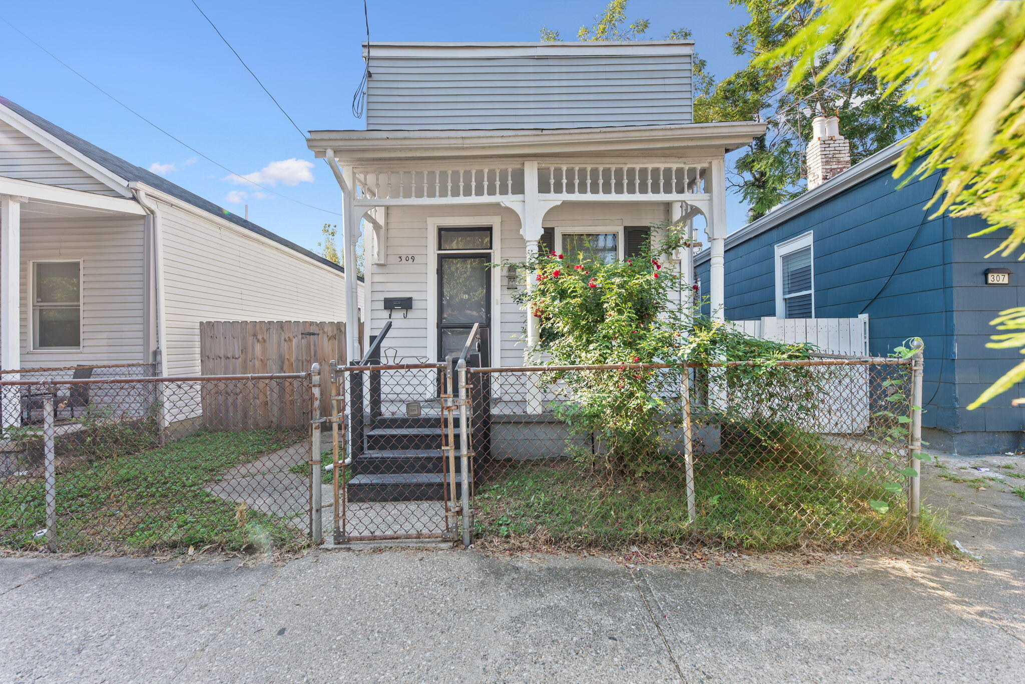 309 E 13th Street Property Photo 2
