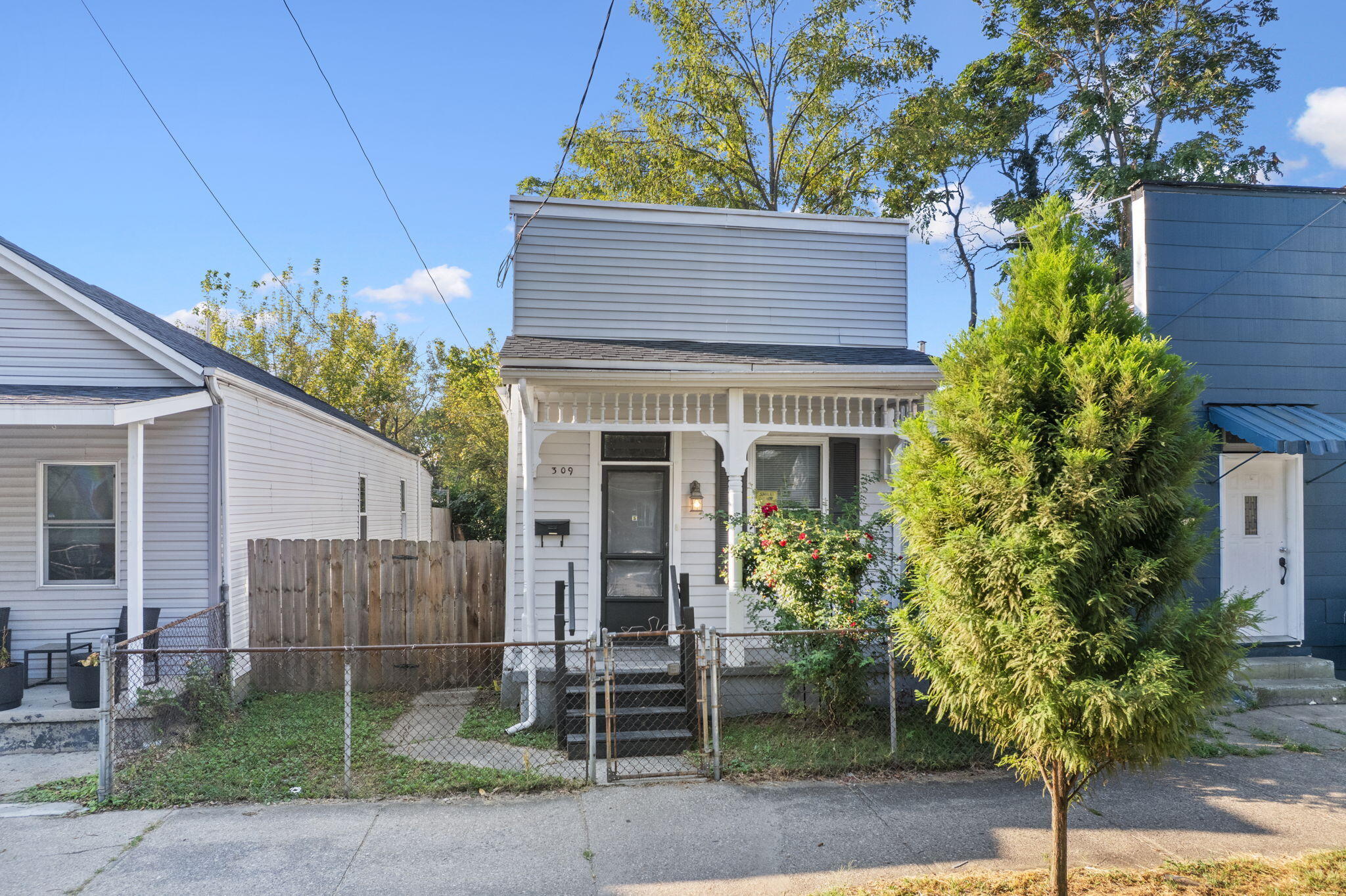 309 E 13th Street Property Photo 3