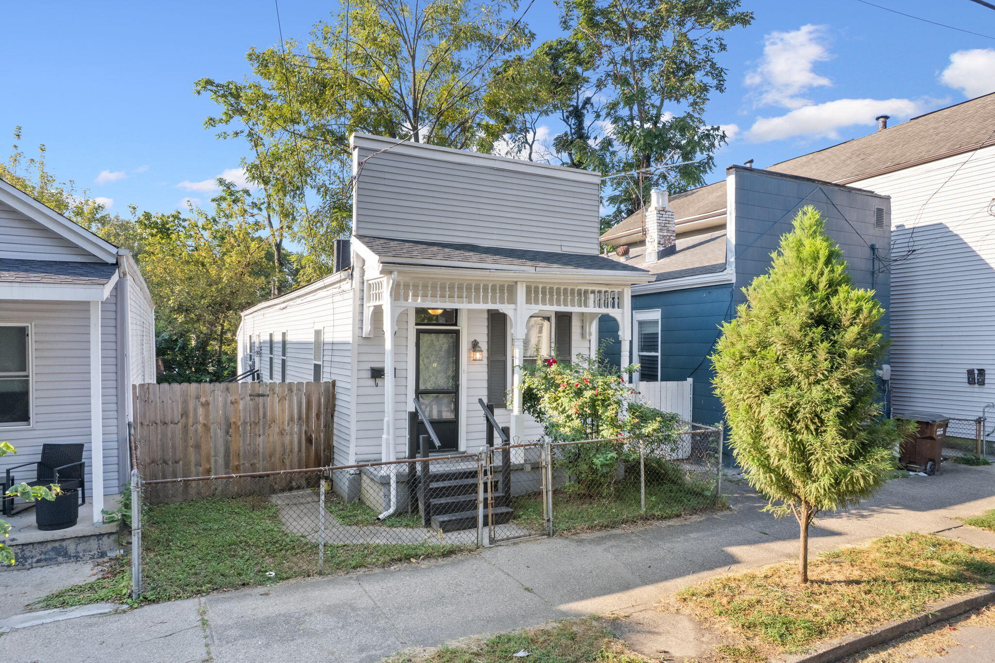 309 E 13th Street Property Photo 4