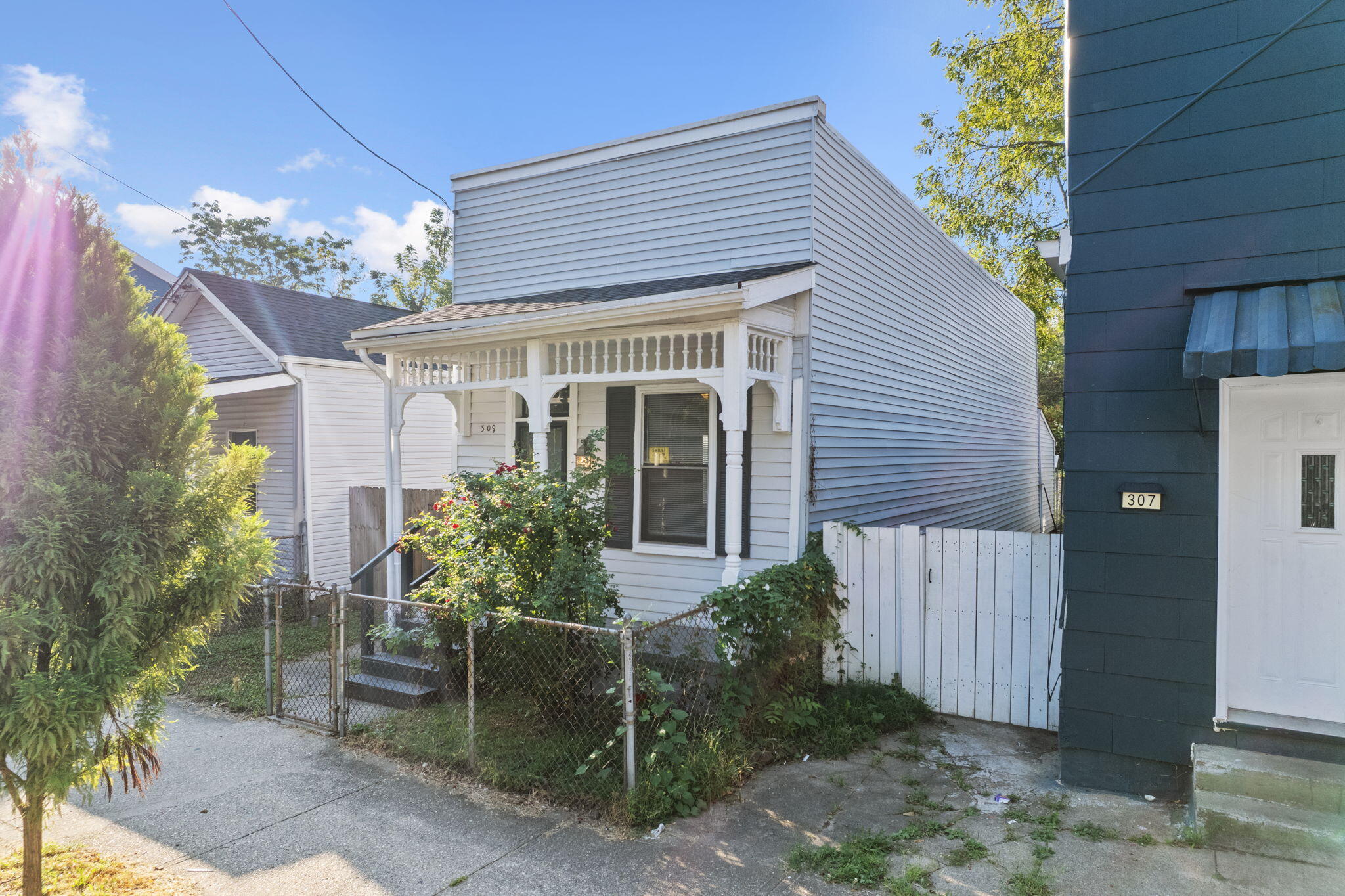 309 E 13th Street Property Photo 5