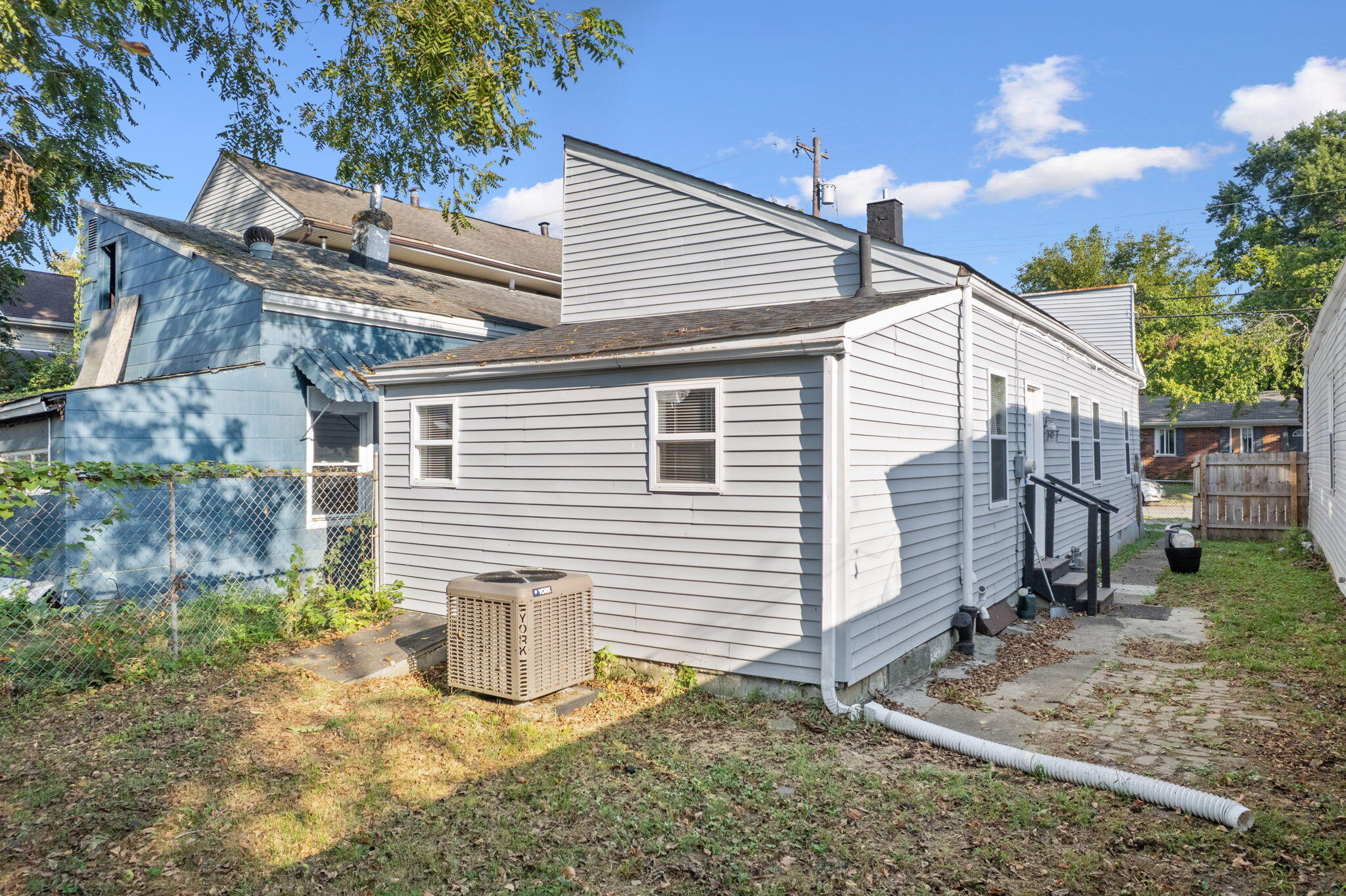 309 E 13th Street Property Photo 6