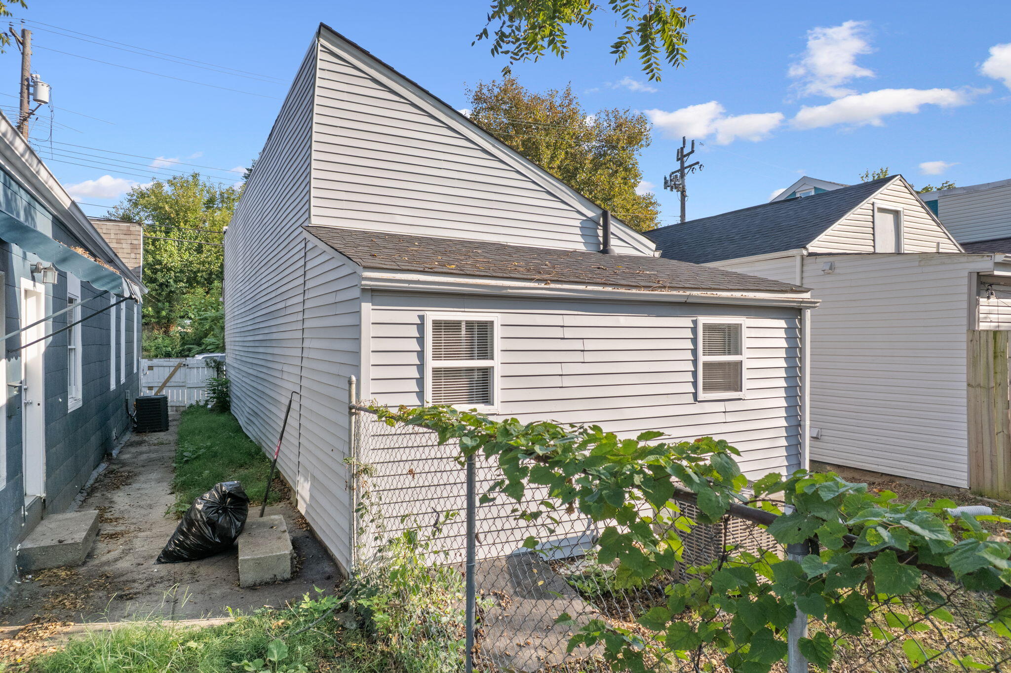 309 E 13th Street Property Photo 8
