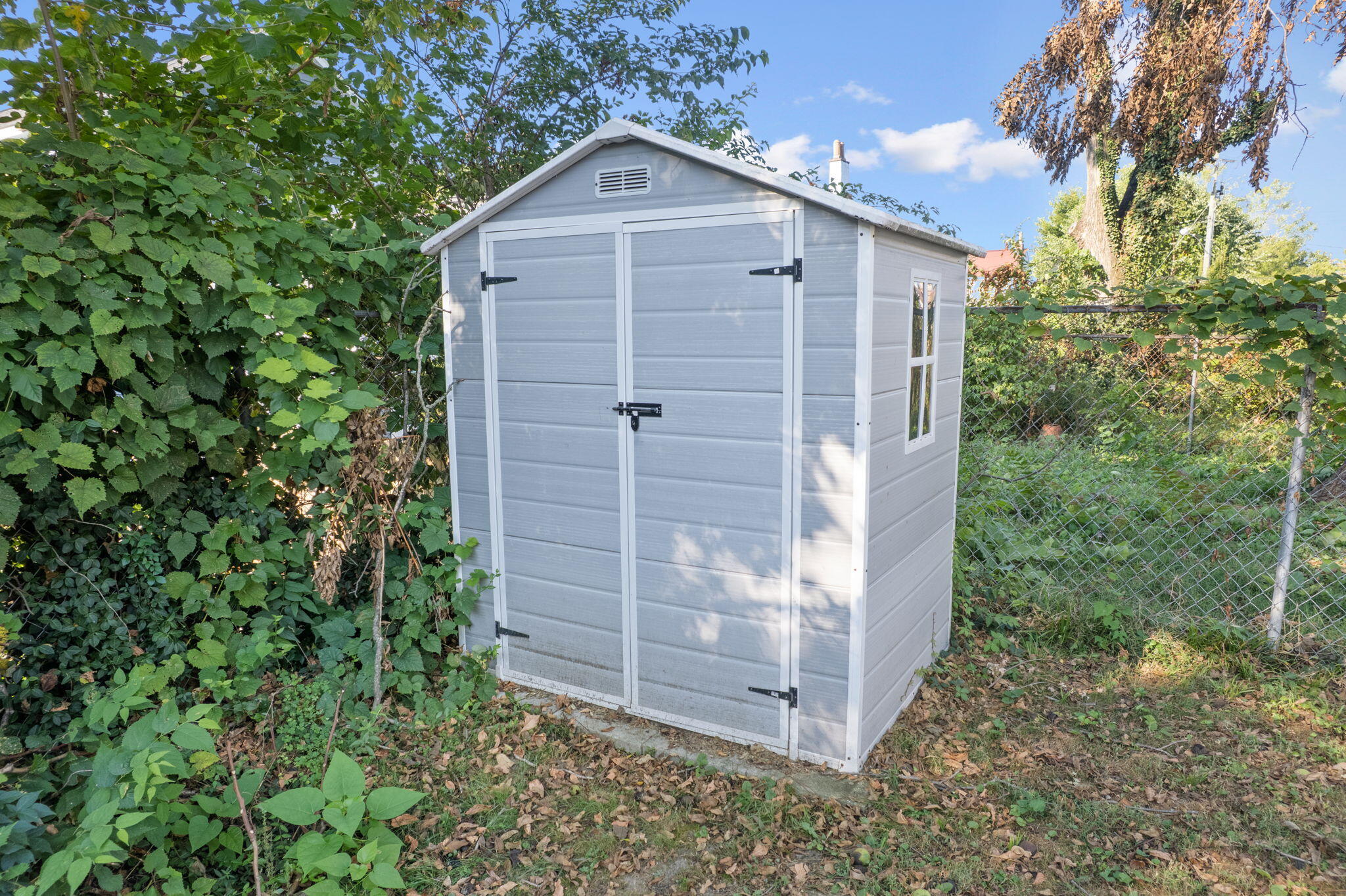 309 E 13th Street Property Photo 9