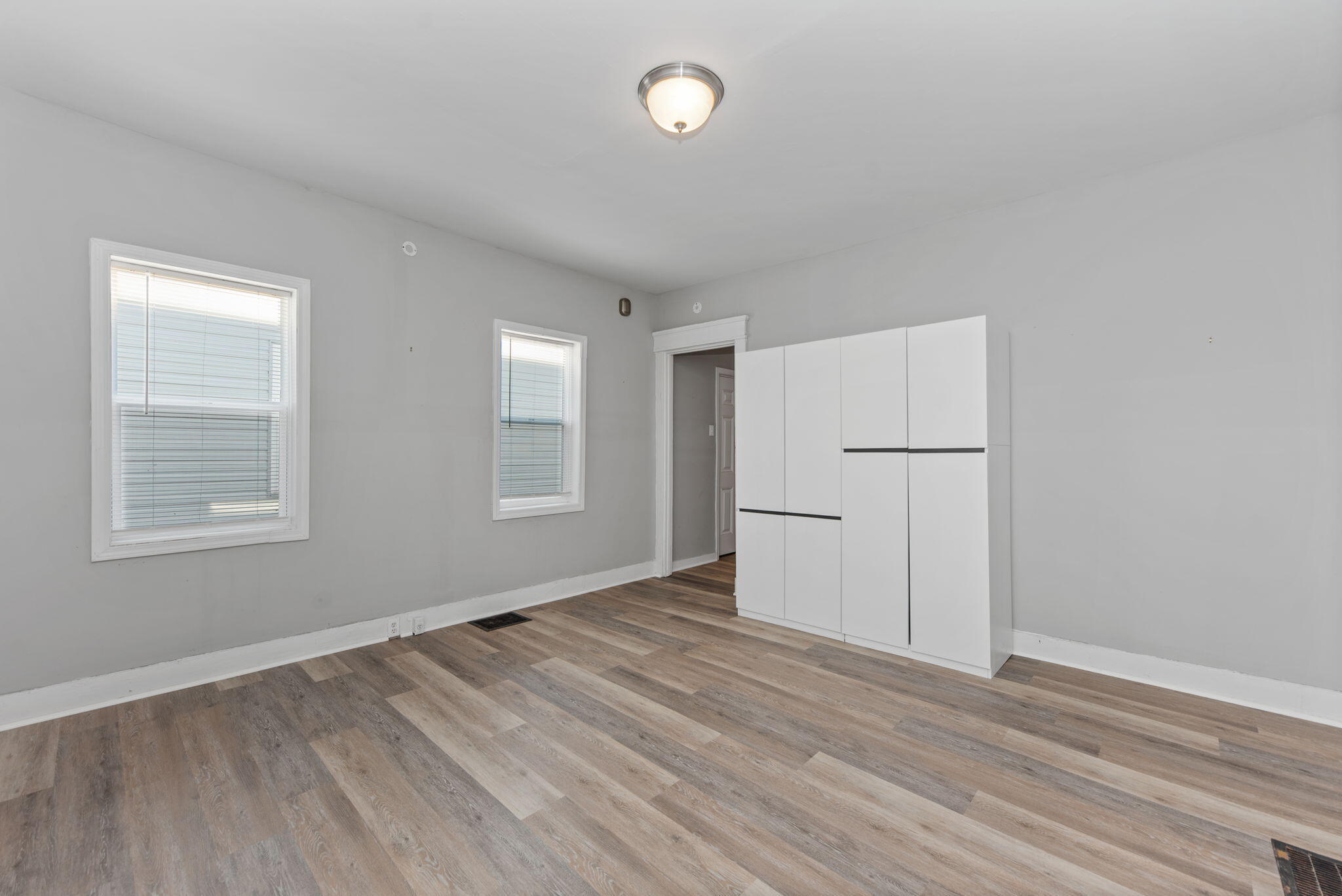 309 E 13th Street Property Photo 19