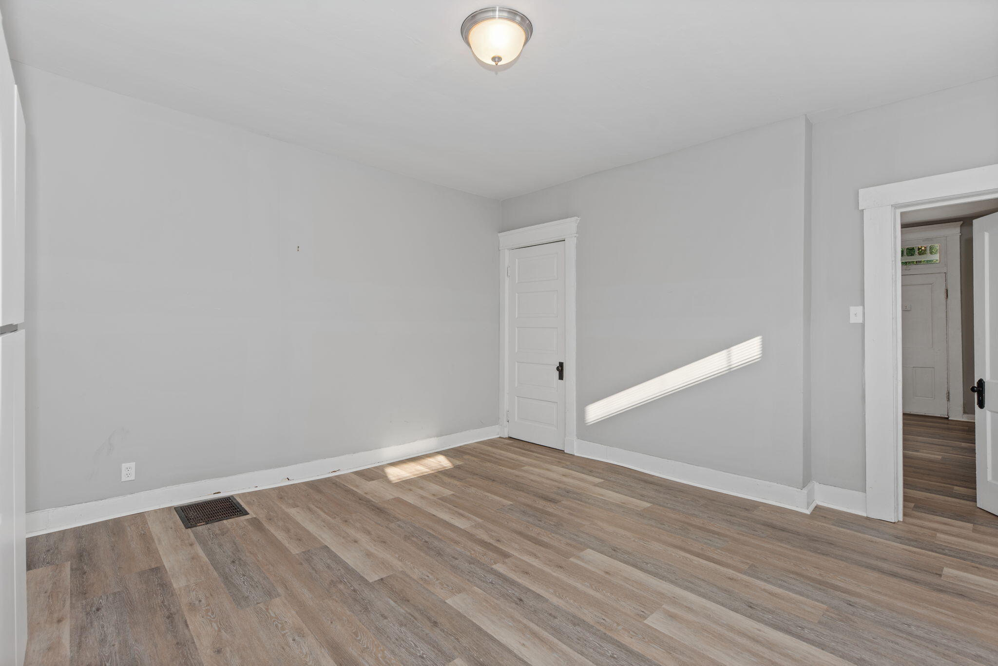 309 E 13th Street Property Photo 21