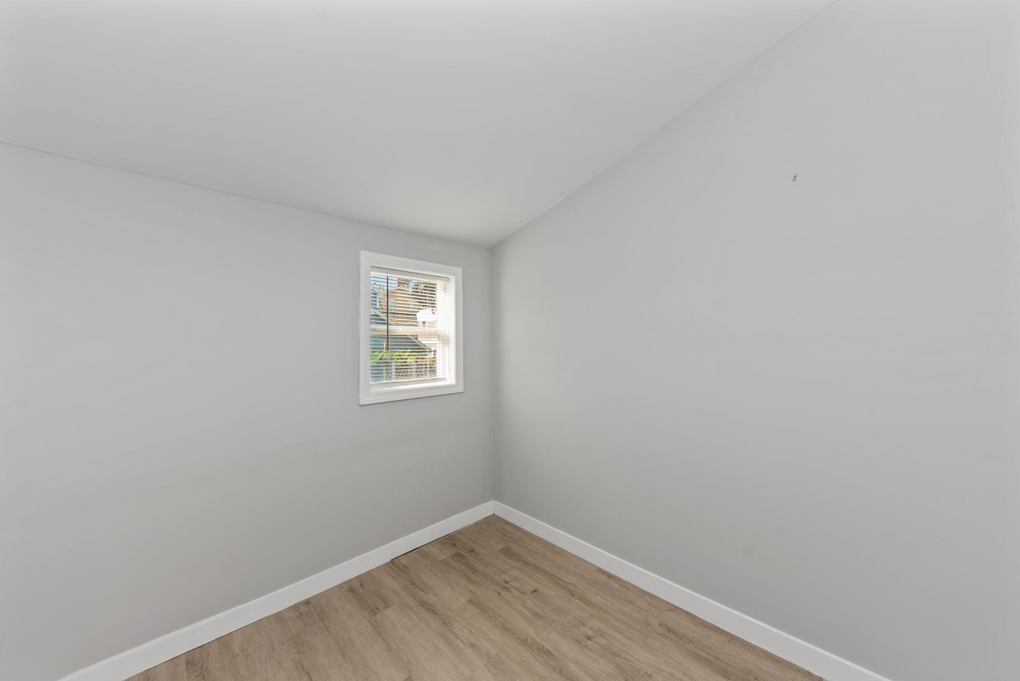 309 E 13th Street Property Photo 29