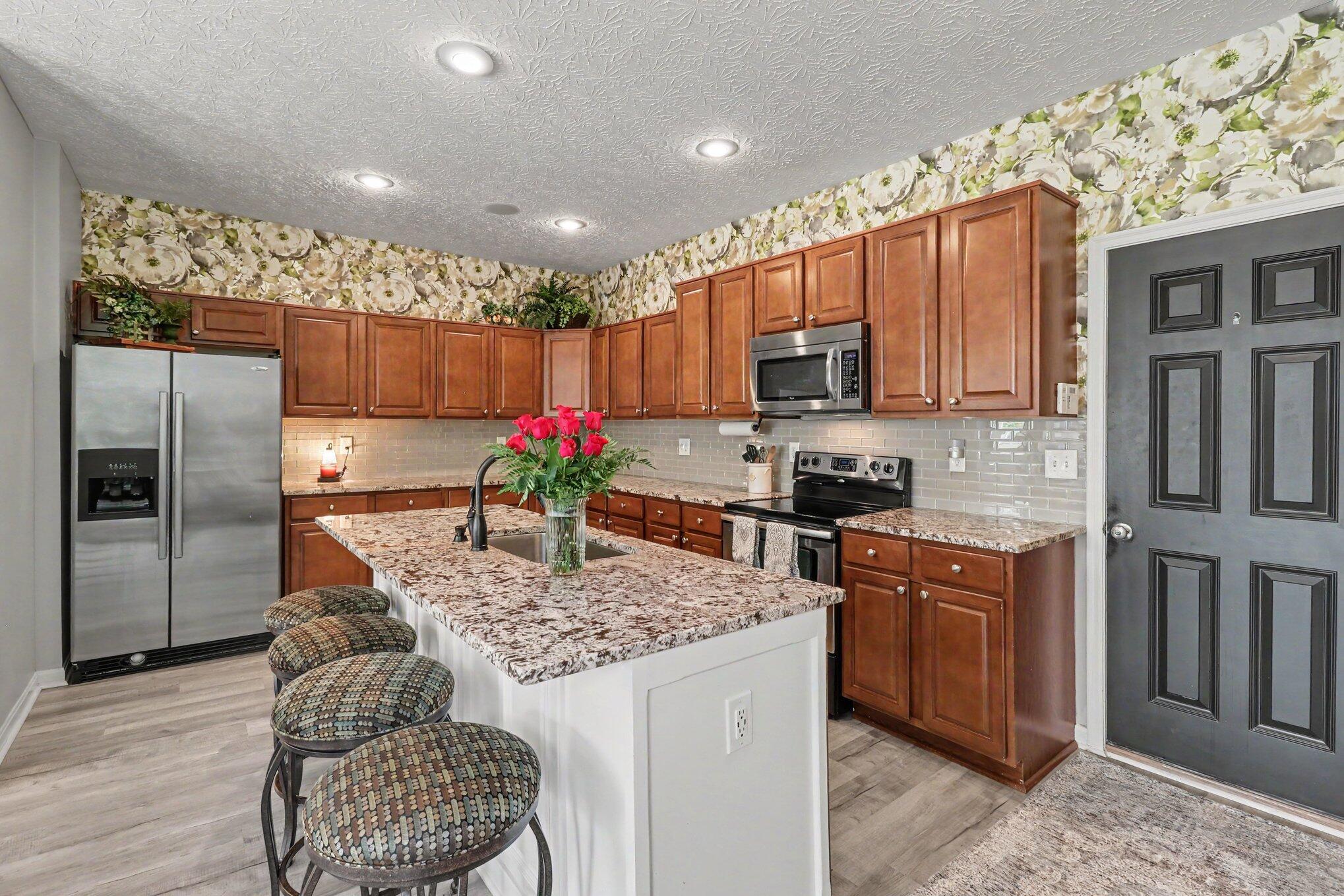 814 Foinavon Lane Property Photo 4
