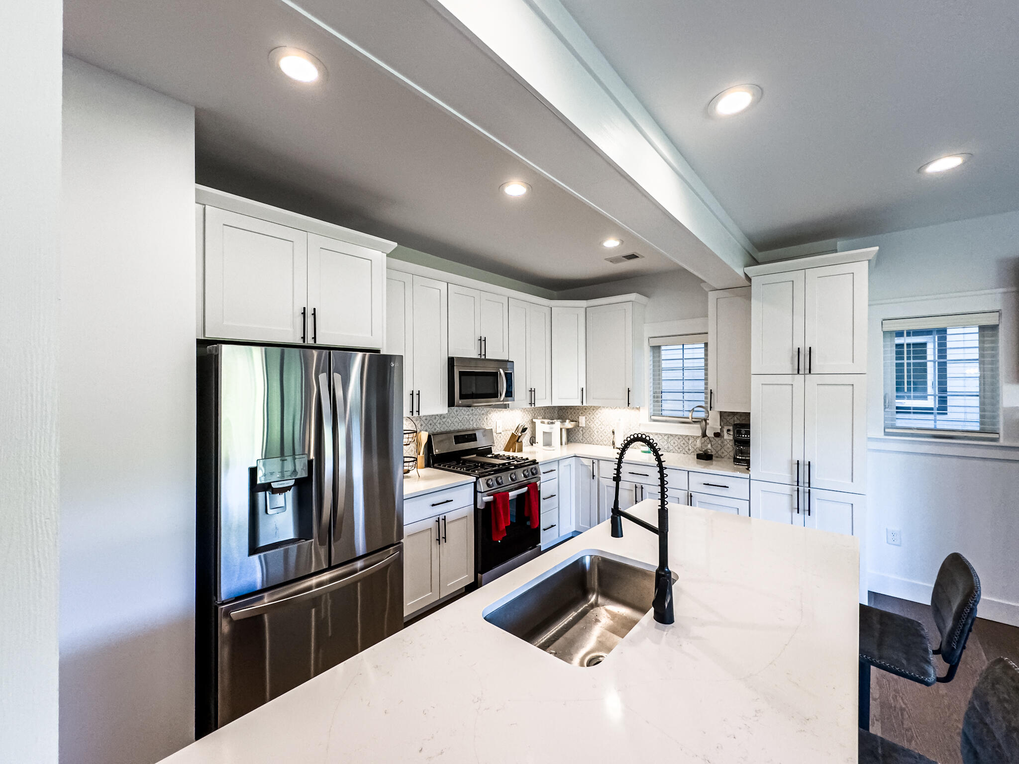 599 Manhattan Boulevard, 201 Property Photo 15
