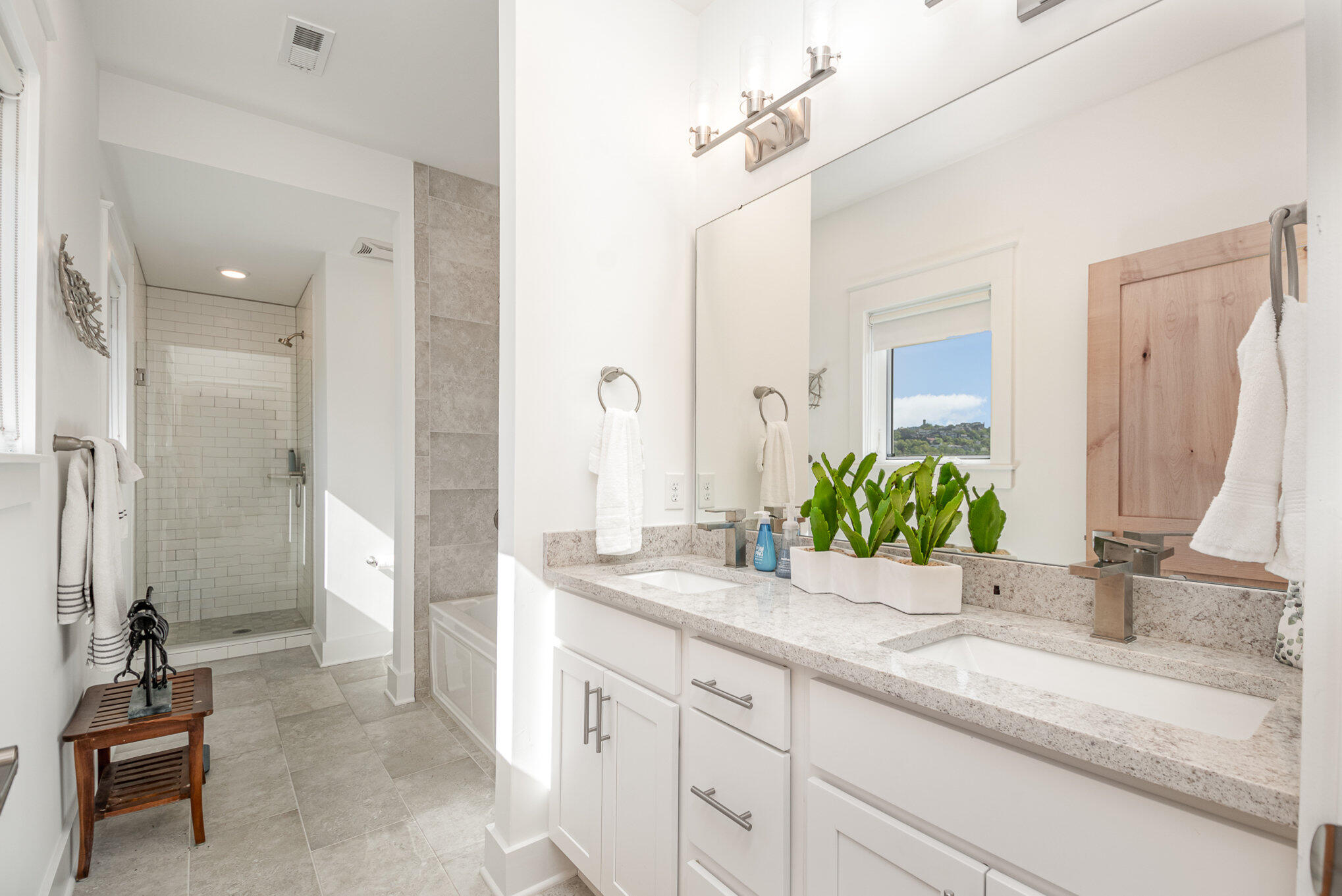 383 Manhattan Boulevard Property Photo 5