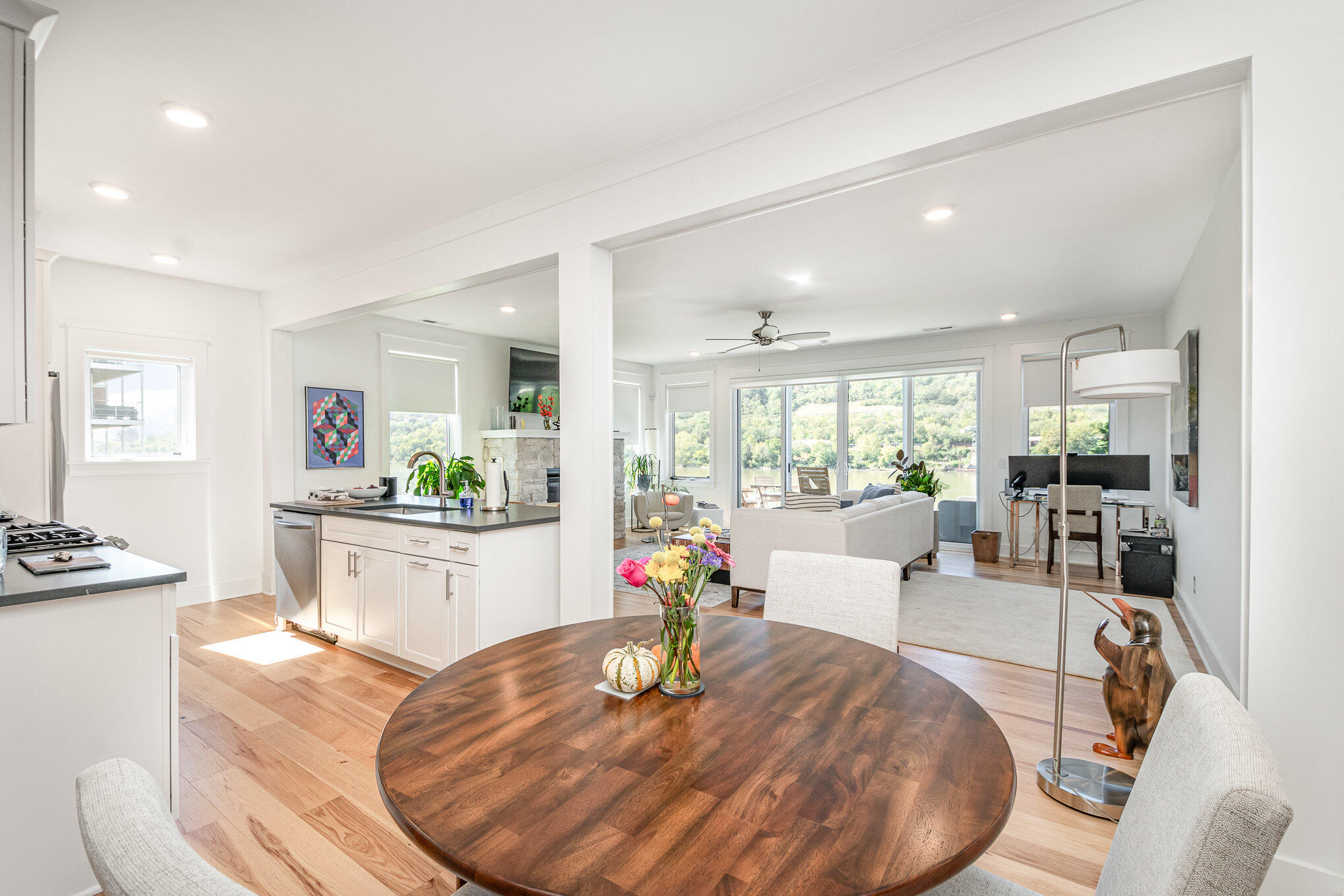 383 Manhattan Boulevard Property Photo 8