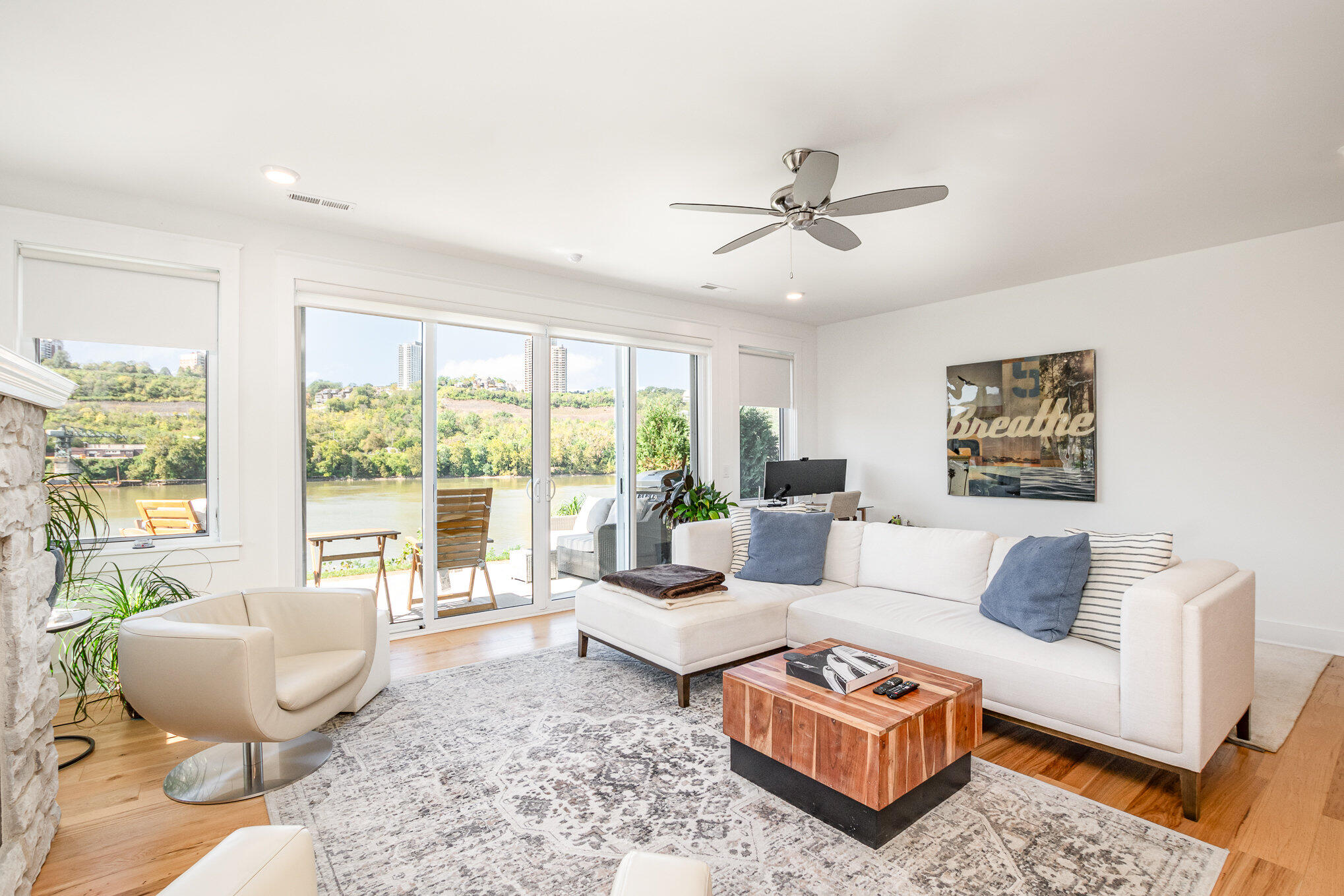 383 Manhattan Boulevard Property Photo 11