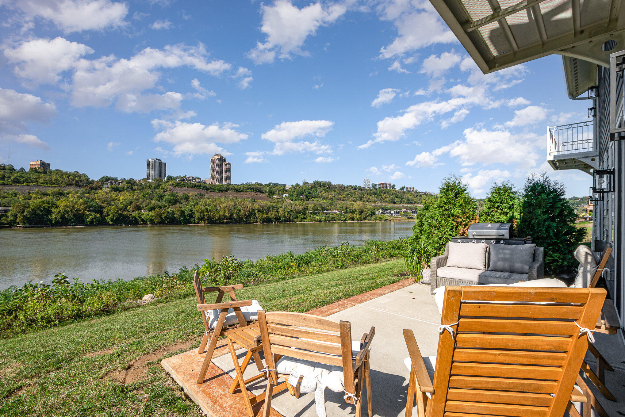 383 Manhattan Boulevard Property Photo 13