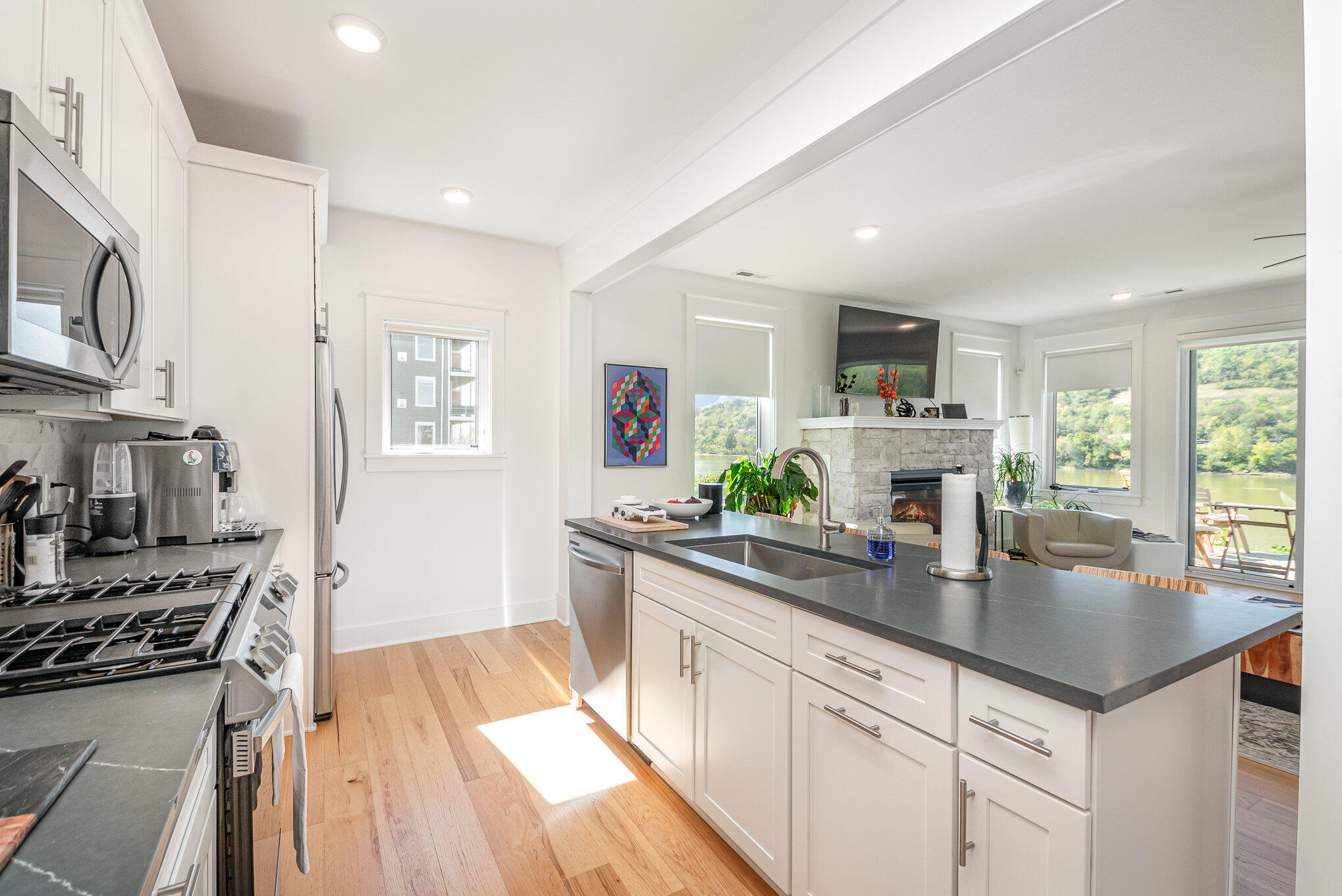 383 Manhattan Boulevard Property Photo 15
