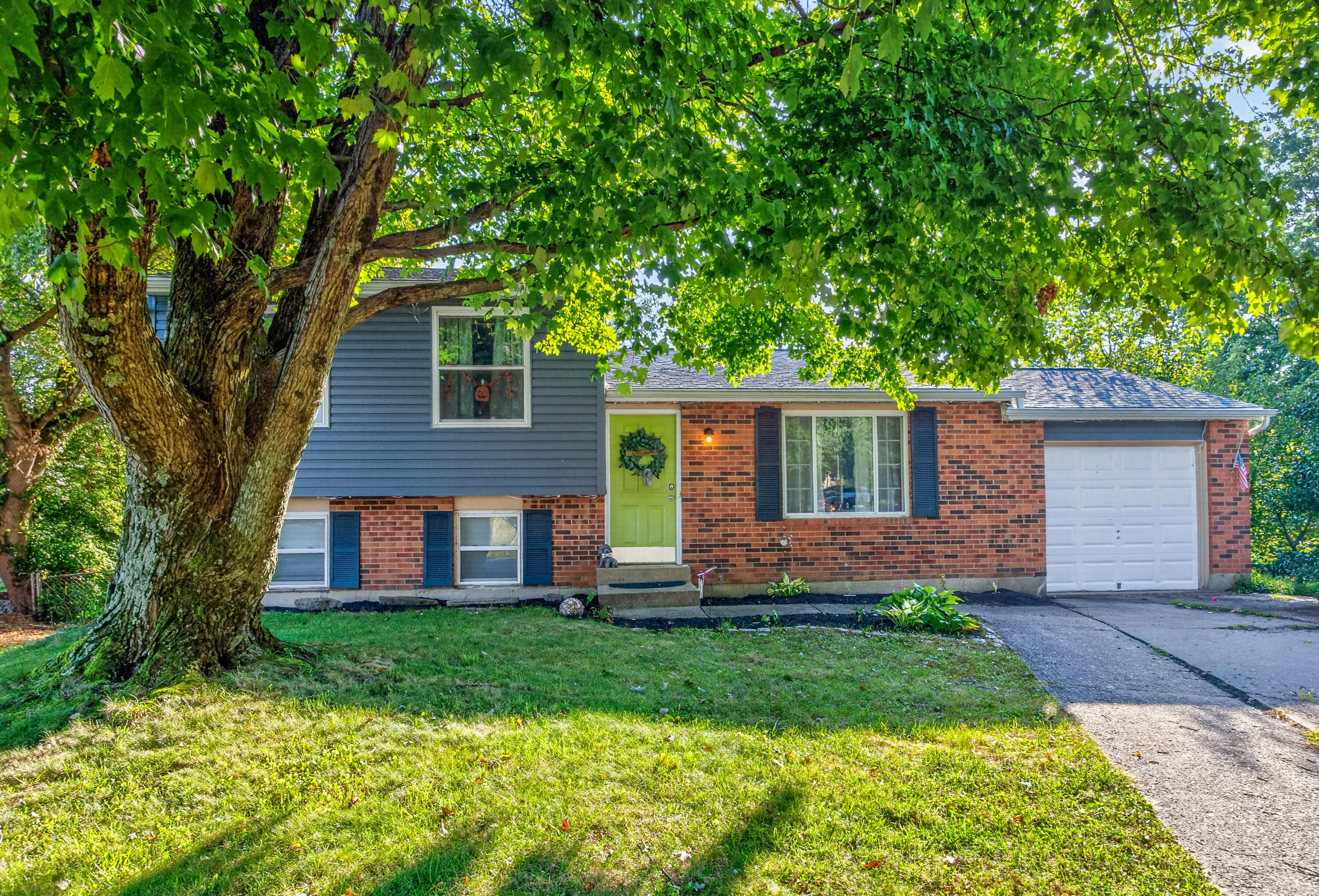 6194 Ridewood Court Property Photo 2