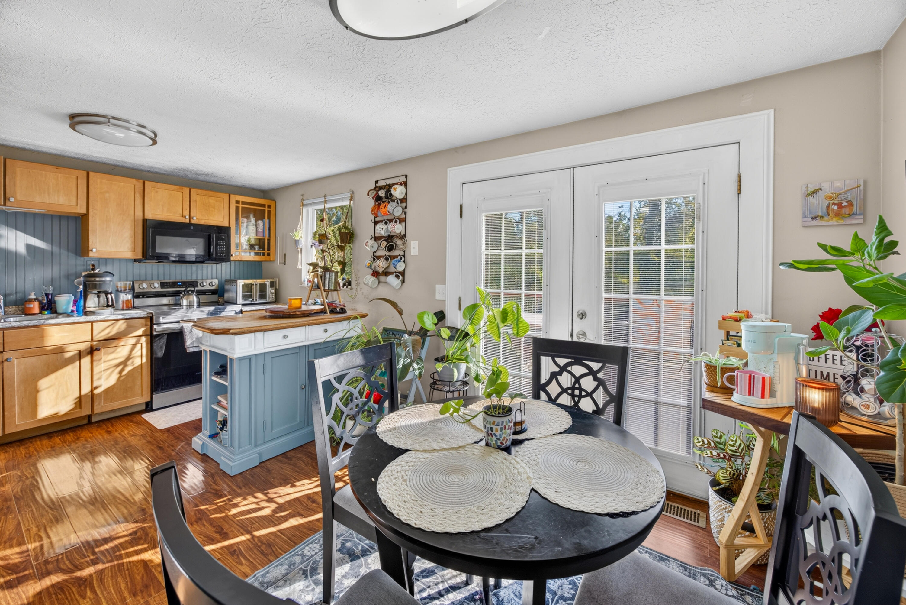 6194 Ridewood Court Property Photo 6