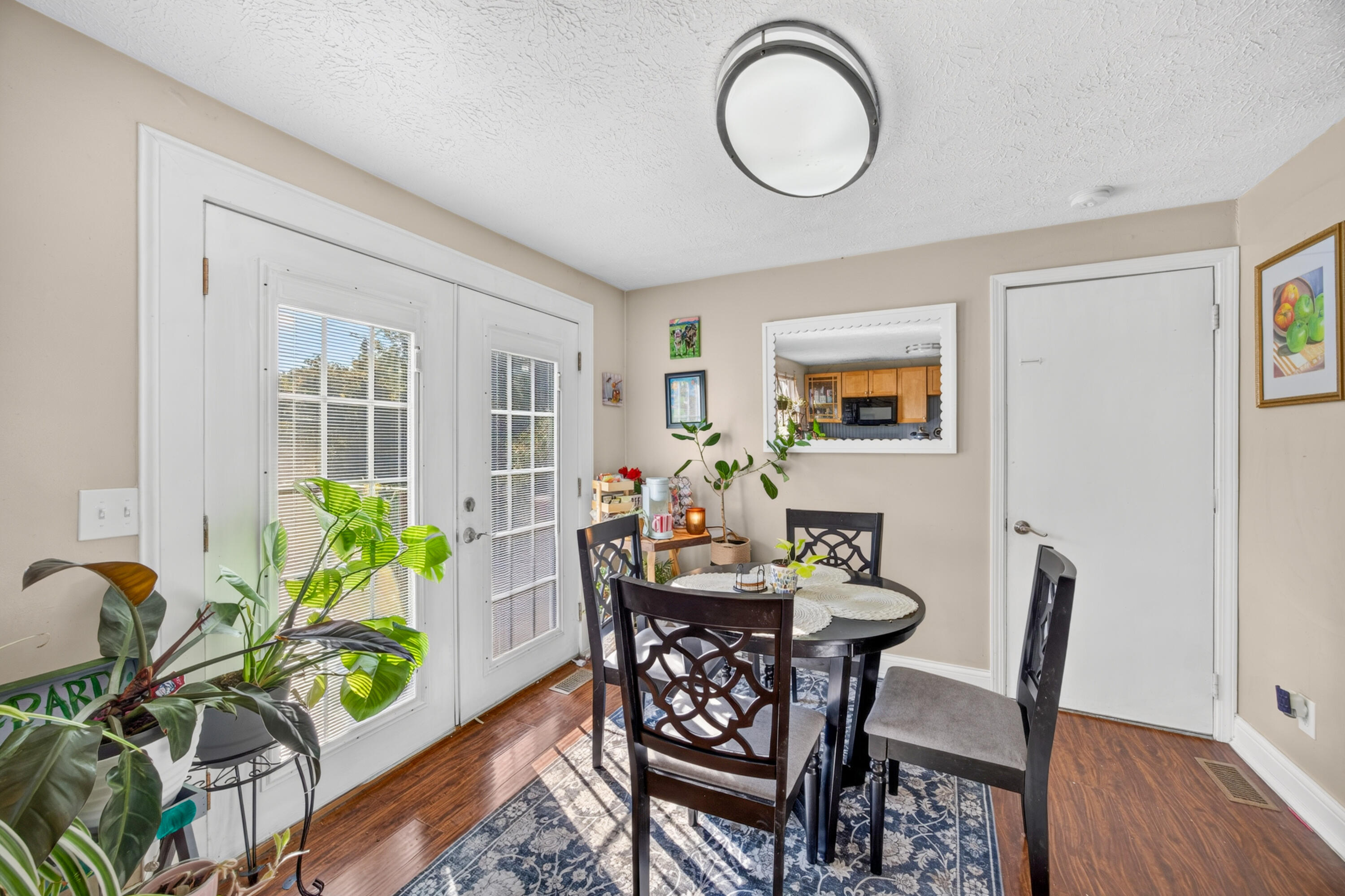 6194 Ridewood Court Property Photo 7