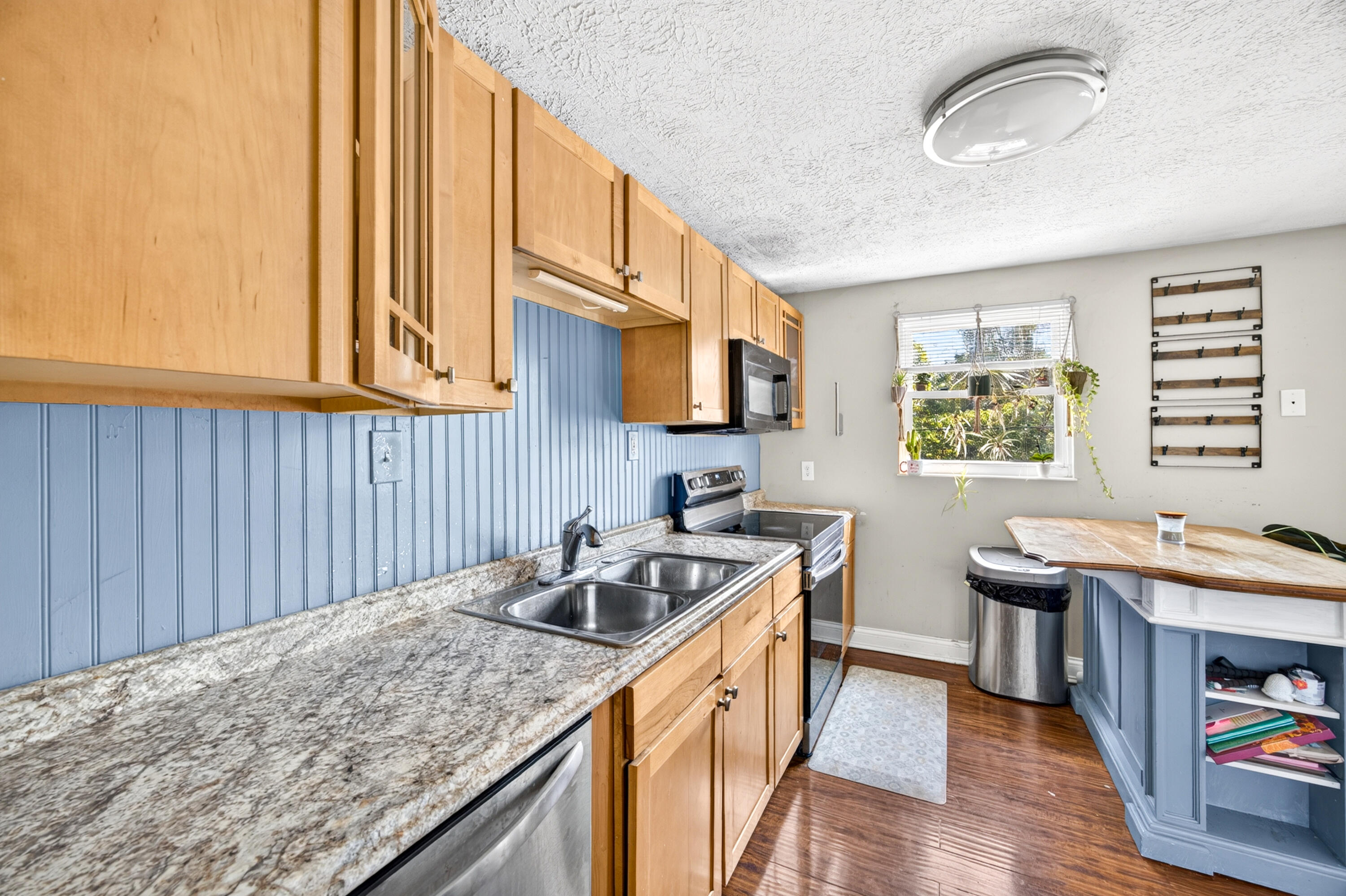 6194 Ridewood Court Property Photo 10