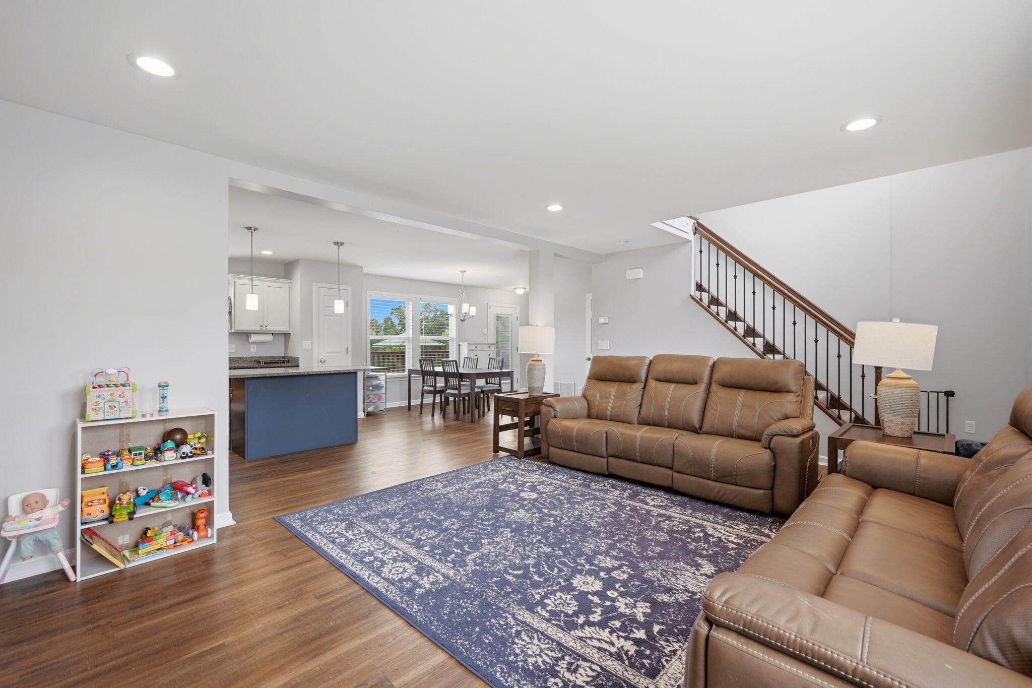 2708 Perth Court Property Photo 5