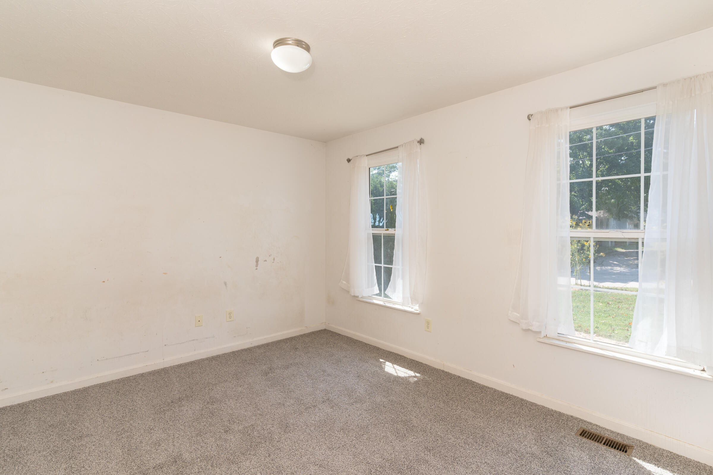 82 High Street Property Photo 11