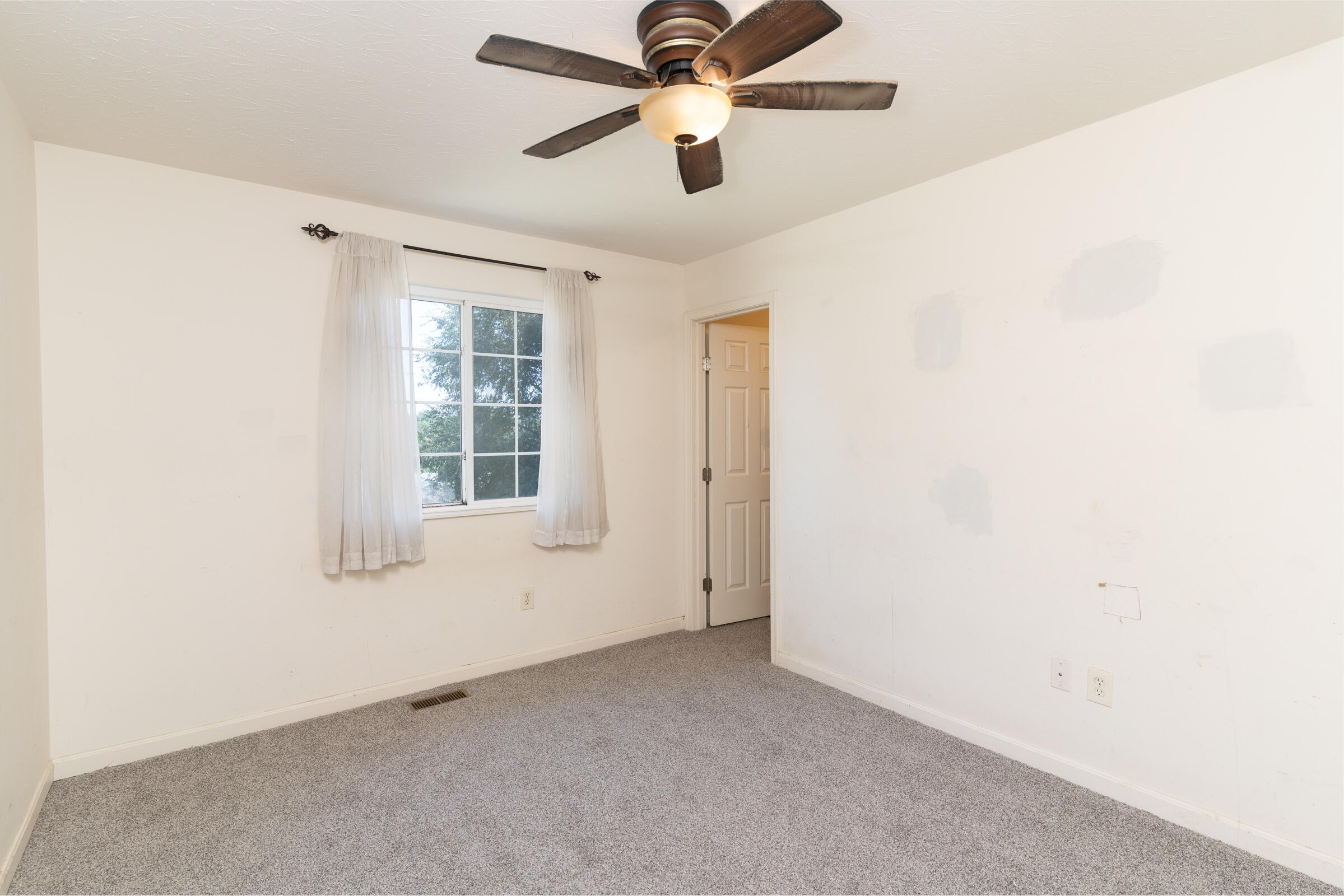 82 High Street Property Photo 13