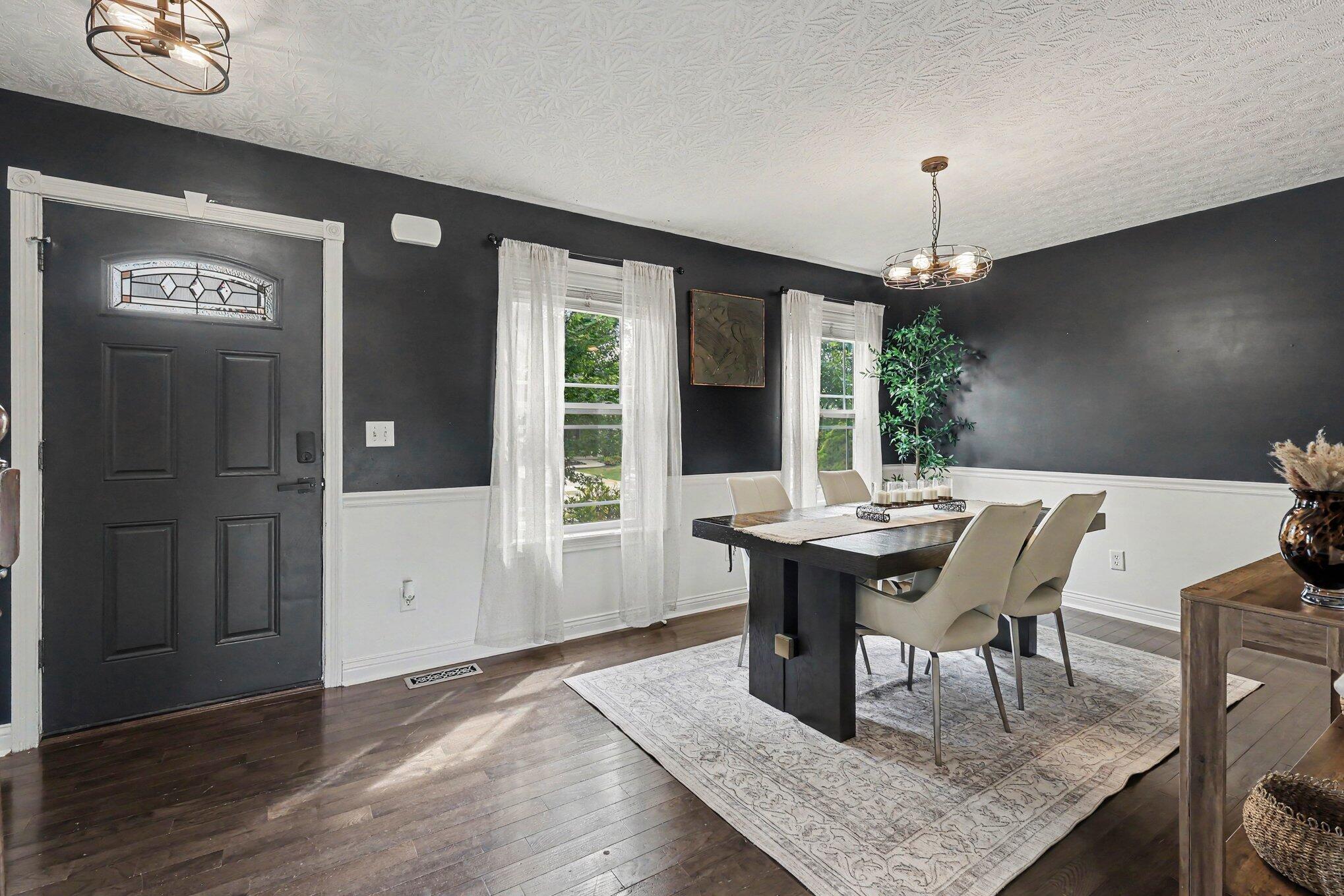 294 La Salle Court Property Photo 4