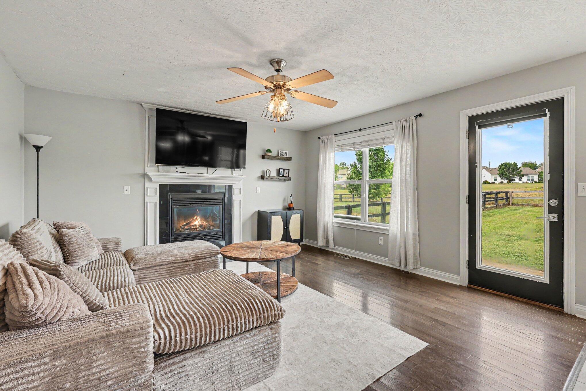 294 La Salle Court Property Photo 6
