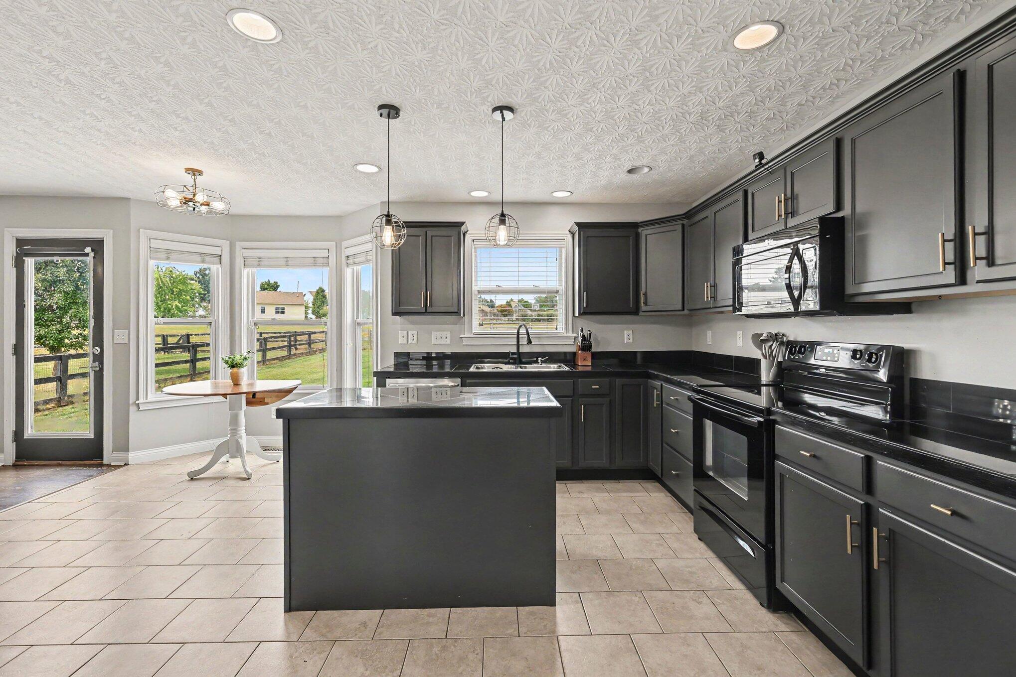 294 La Salle Court Property Photo 10