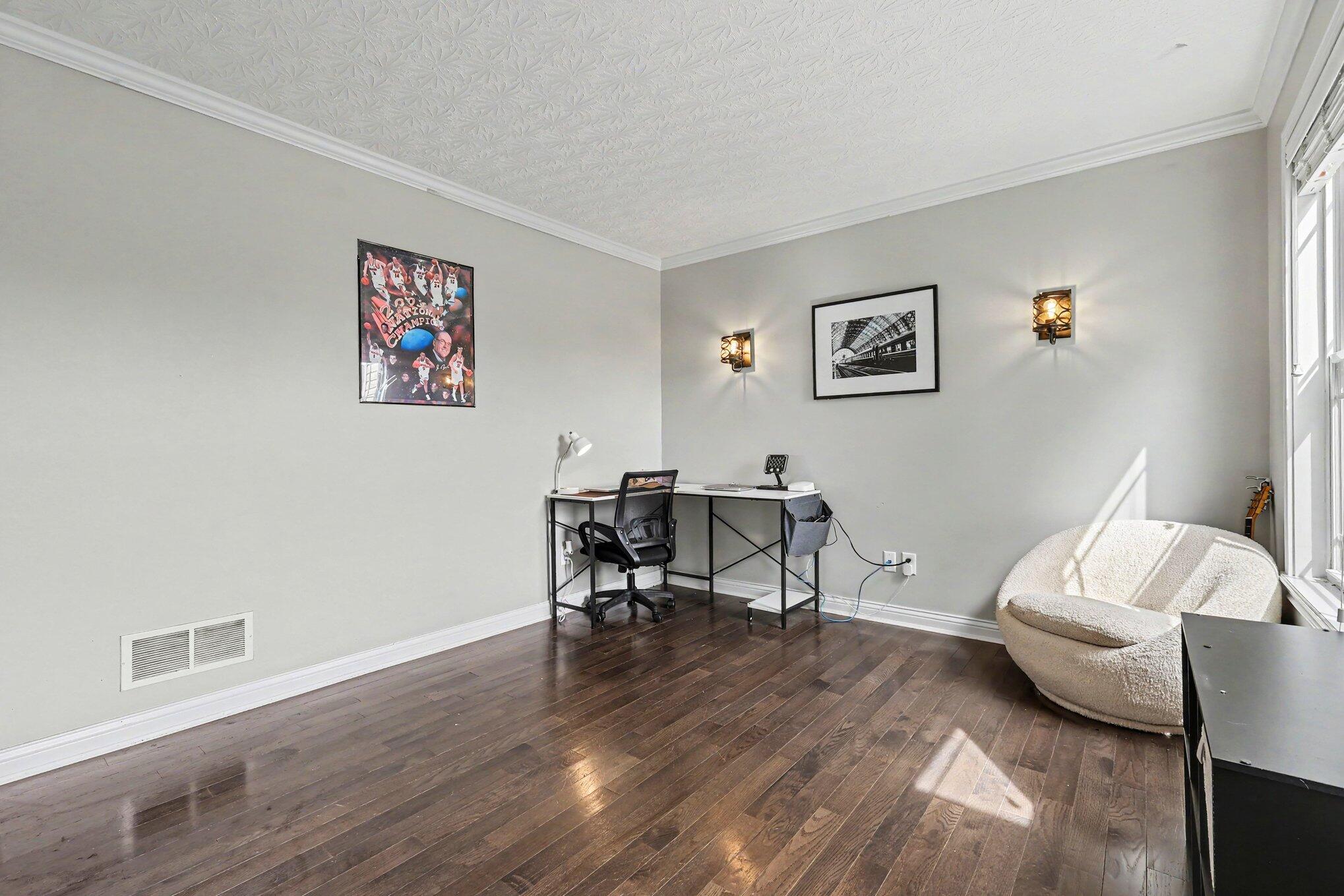 294 La Salle Court Property Photo 14